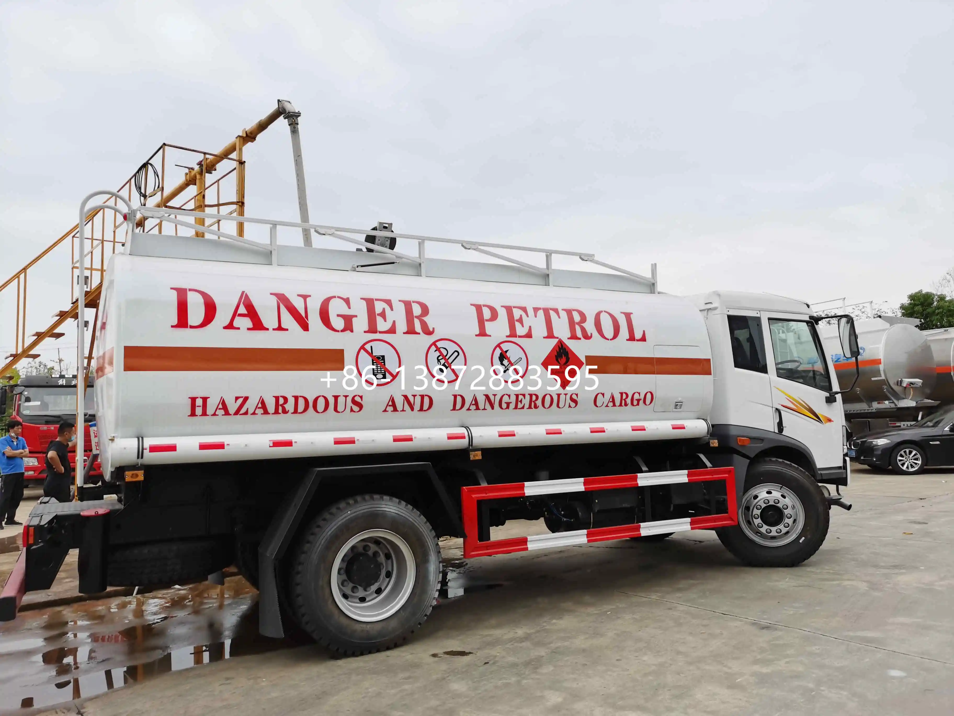 2025 China factory Low price FAW 150 - 250hp fuel tanker truck  4x2 12,000L fuel tank truck For Sale-a HIt in Dubai