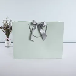 Luxury premium shopping paper bag with your own logo printed packaging de small paper gift bags with ribbon