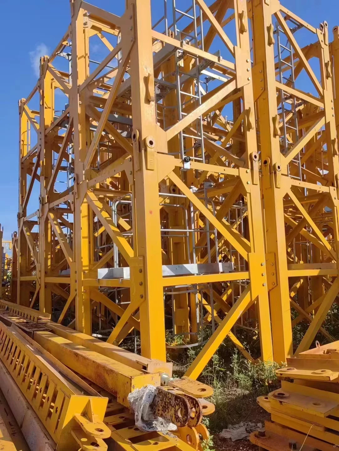 China Huaxia New 10ton Top-Slewing Electric Luffing-Jib Tower Crane with CE ISO Certificate
