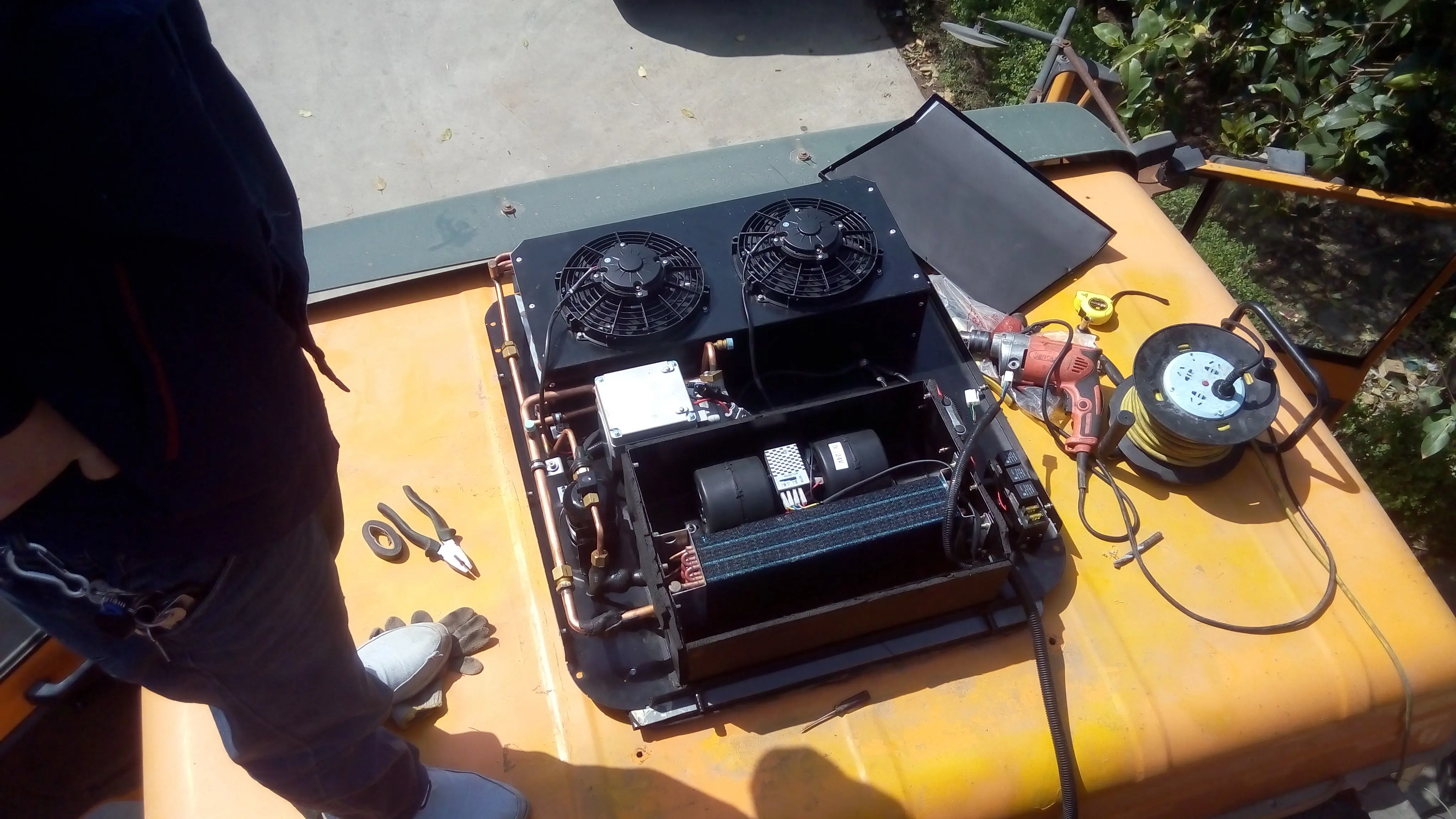 DT40A  dc powered 12v 24v  cooling 3KW  sleeper  roof top truck cab air conditioner