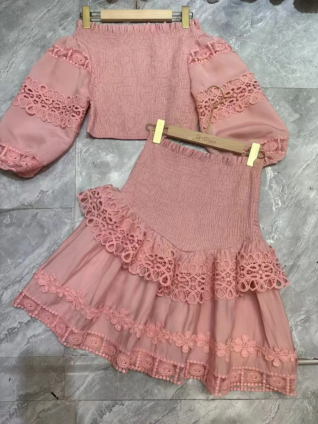 New dropshipping elegant off shoulder and lantern sleeve with elastic waist edge stitching crop top and skirt suit women