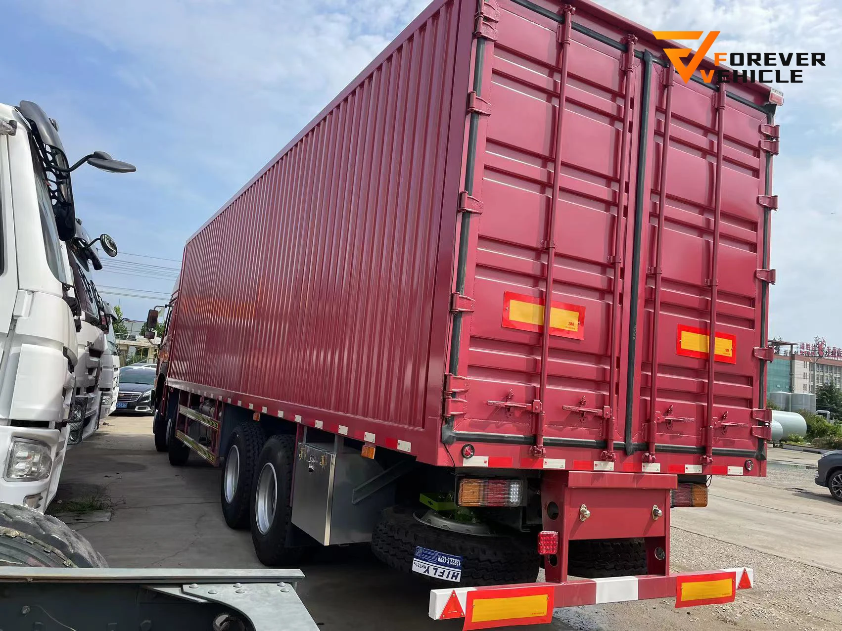 SINOTRUK Used Howo 8x4 Diesel Electric Cargo Truck Manual Transmission Weichai Engine Euro 2 Emission 50T Left Construction