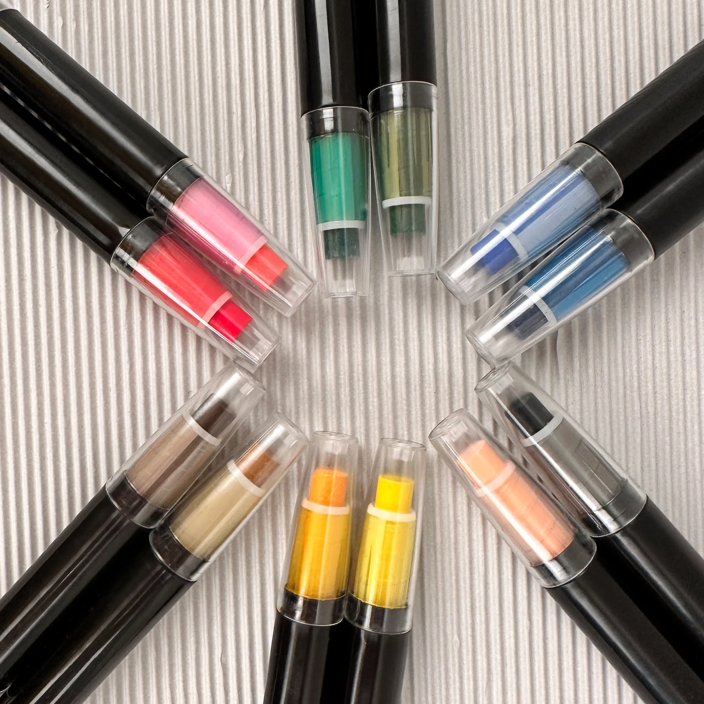 Набор из 6 двухсторонних шелковистых мелков 12 цветов водорастворимый парафиновый воск в полипропиленовой коробке