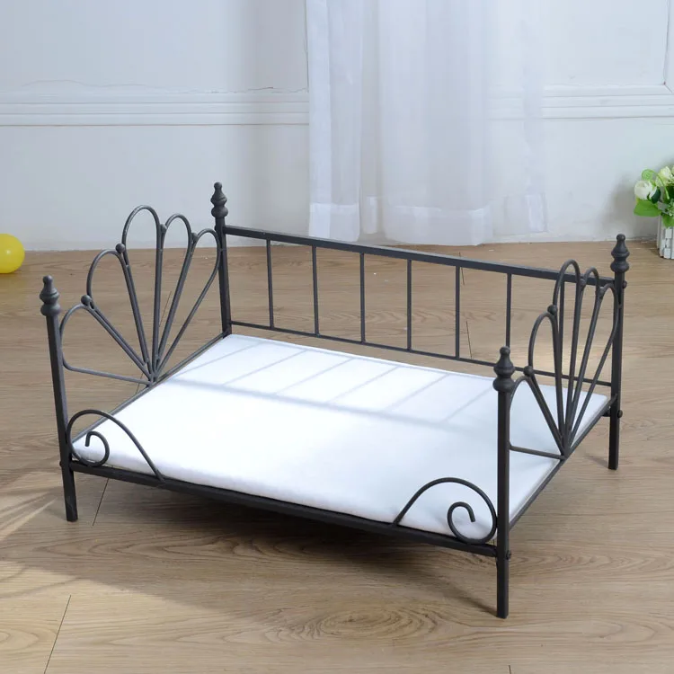 New Style Durable Structure Metal Craft Pet Bed With Cushion for Dogs and Cats