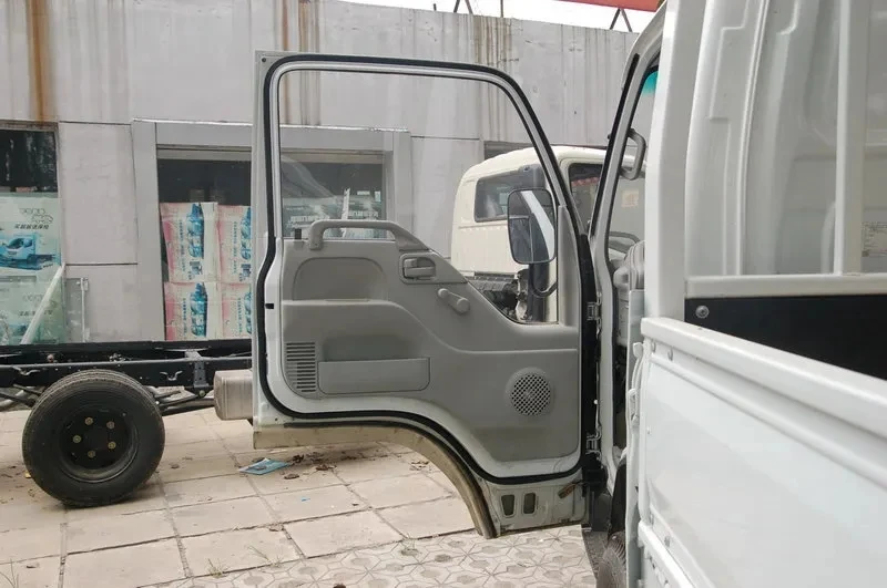 Две-три тонны дизельных грузовиков с одной кабиной от Isuzu выставлены на продажу