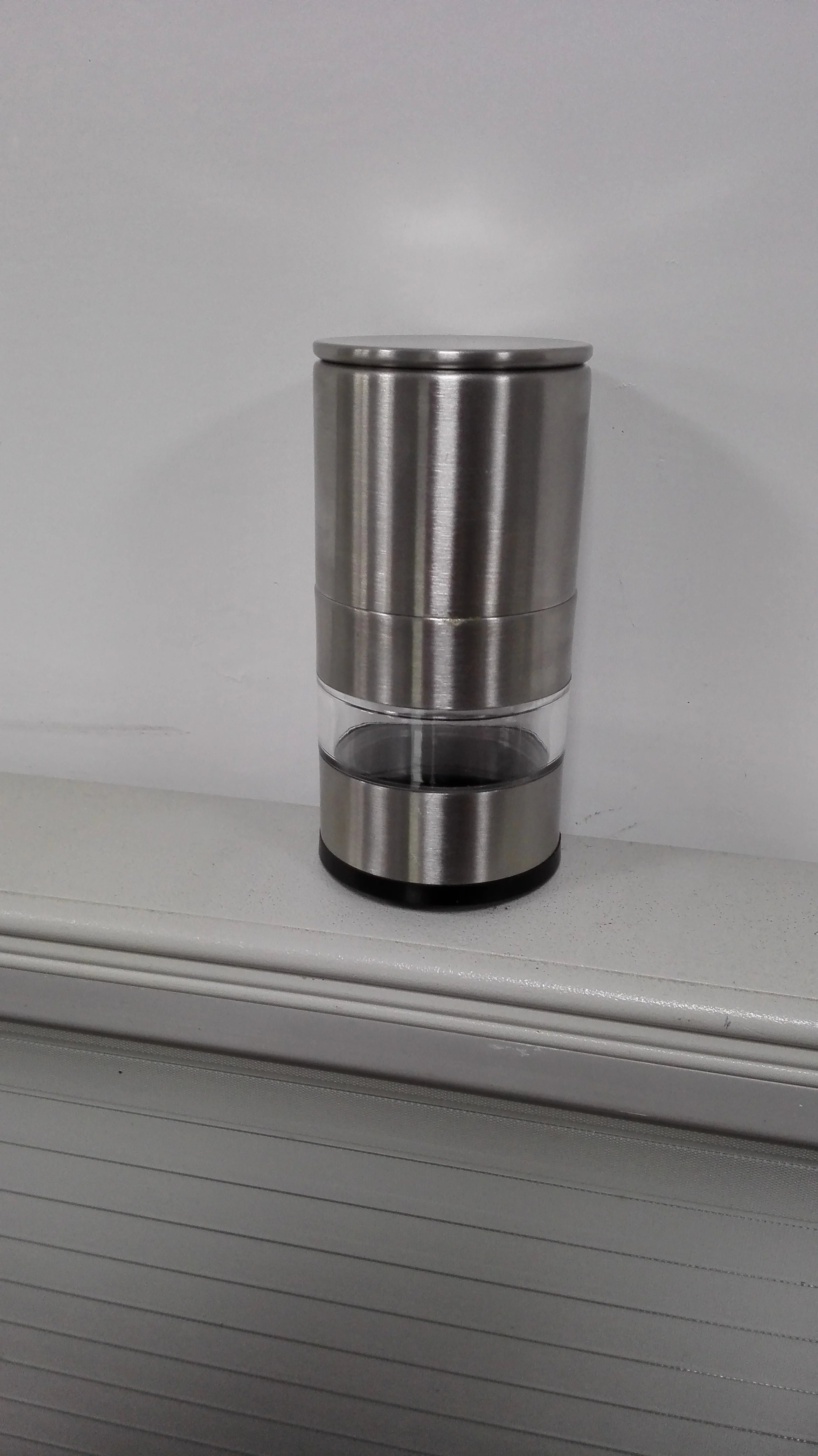 
Simple Style Manual Operated Salt and Pepper Grinder 