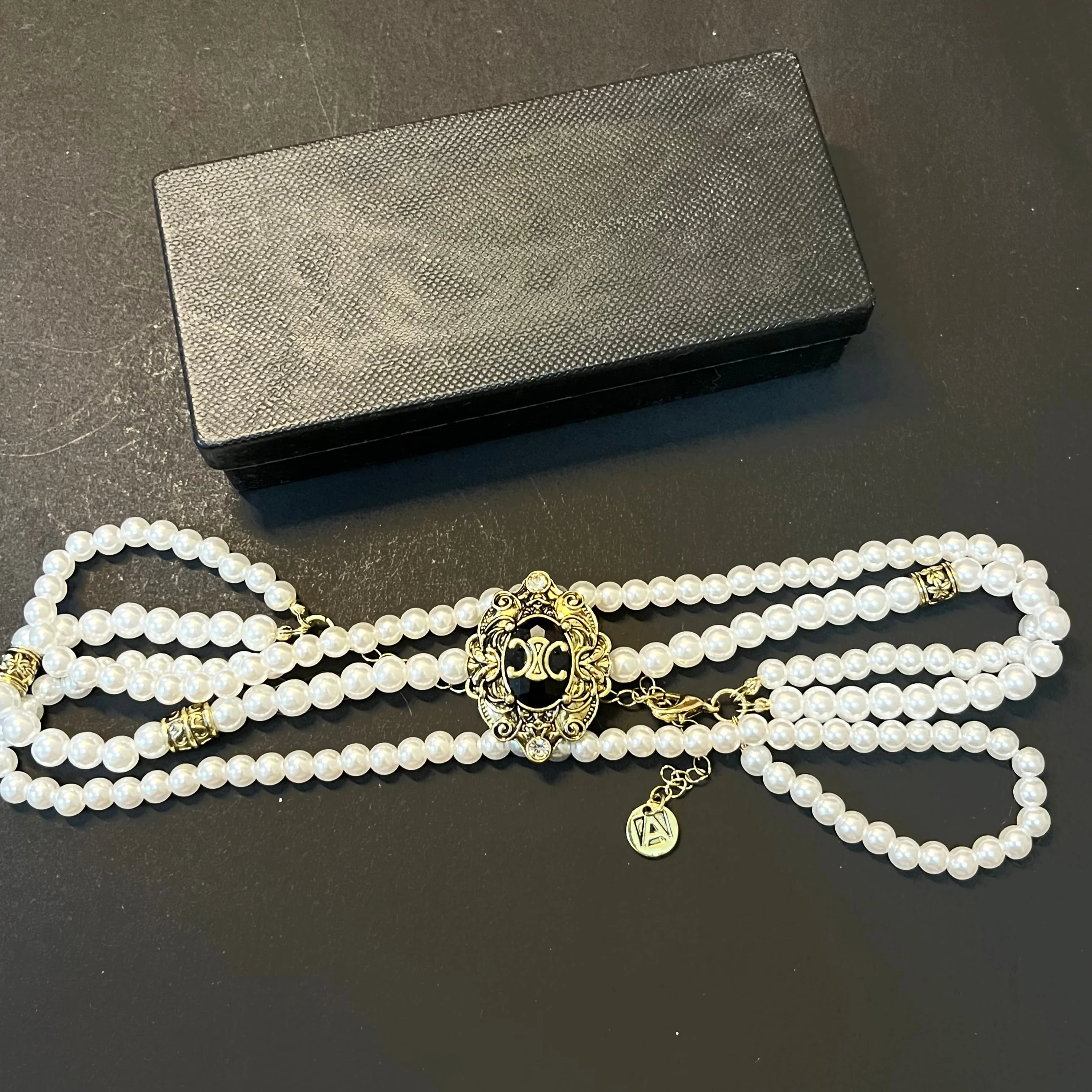 Europe and the United States heavy industry multi-layer pearl necklace female choker niche high-grade sense choker accessories