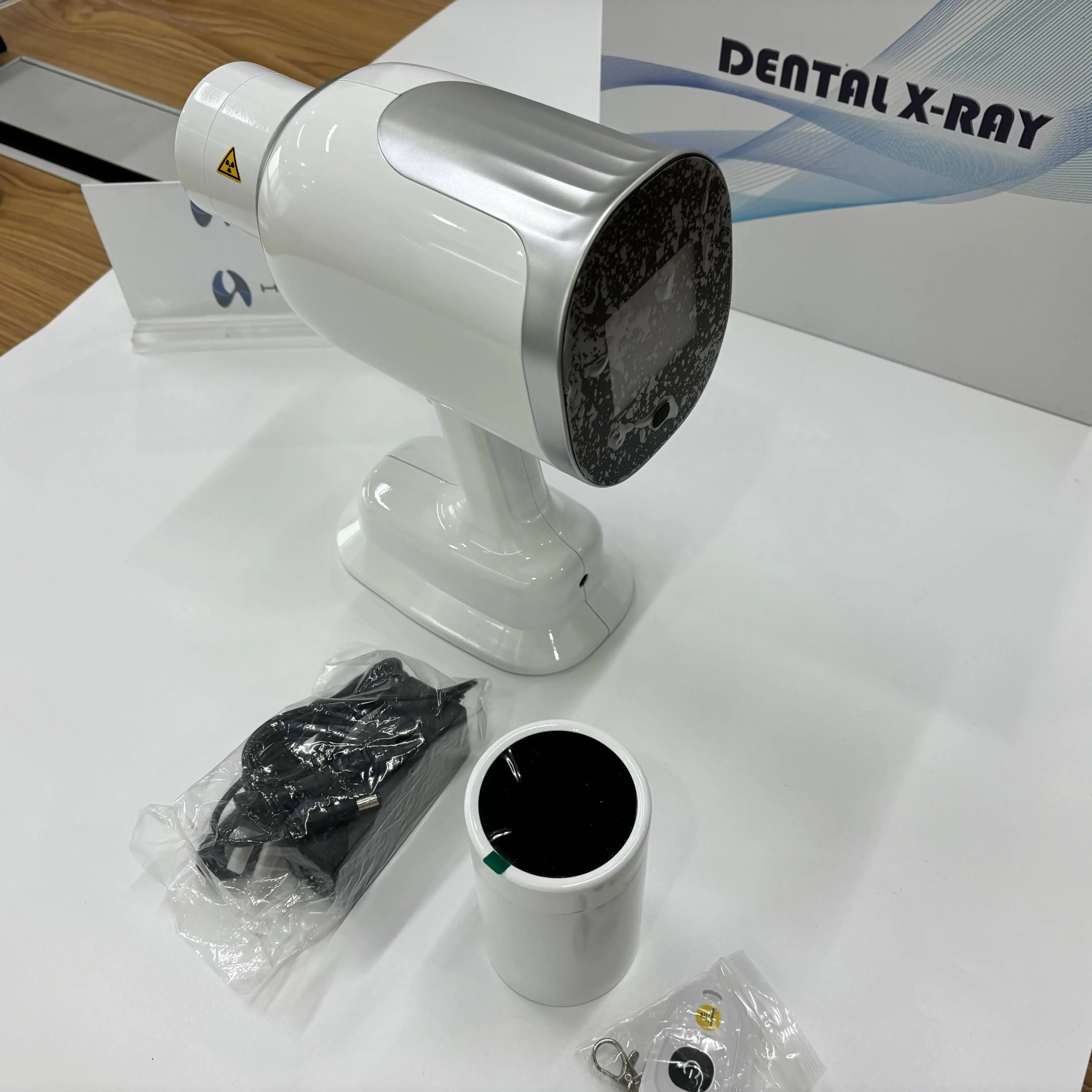 Gun Type Multifunctional Portable Dental Equipment Digital Dental X Ray Machine Handheld Wireless X Ray For Human and Veterinary