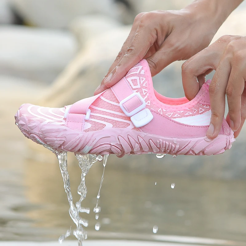 Wholesale Price 2024 Fashion Woman Aqua Barefoot Water Shoes Breathable and Soft Swimming Quick-Drying Beach shoes