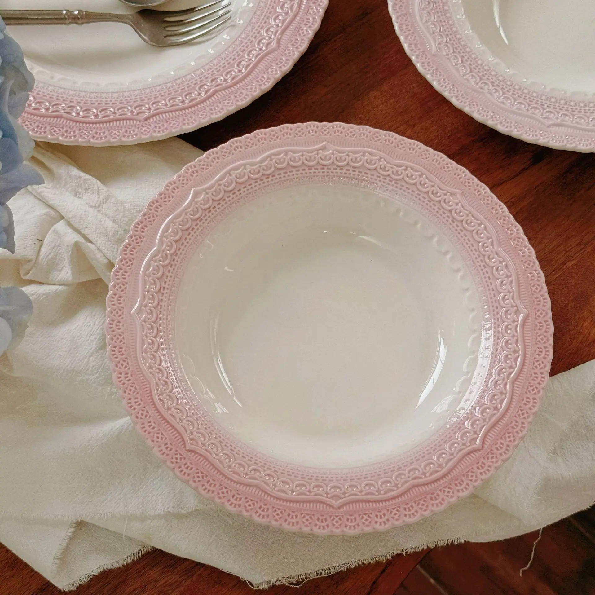 Vintage French Style Relief Pink Ceramic Plate Pasta Salad Fruit Plate Home Decoration Plate