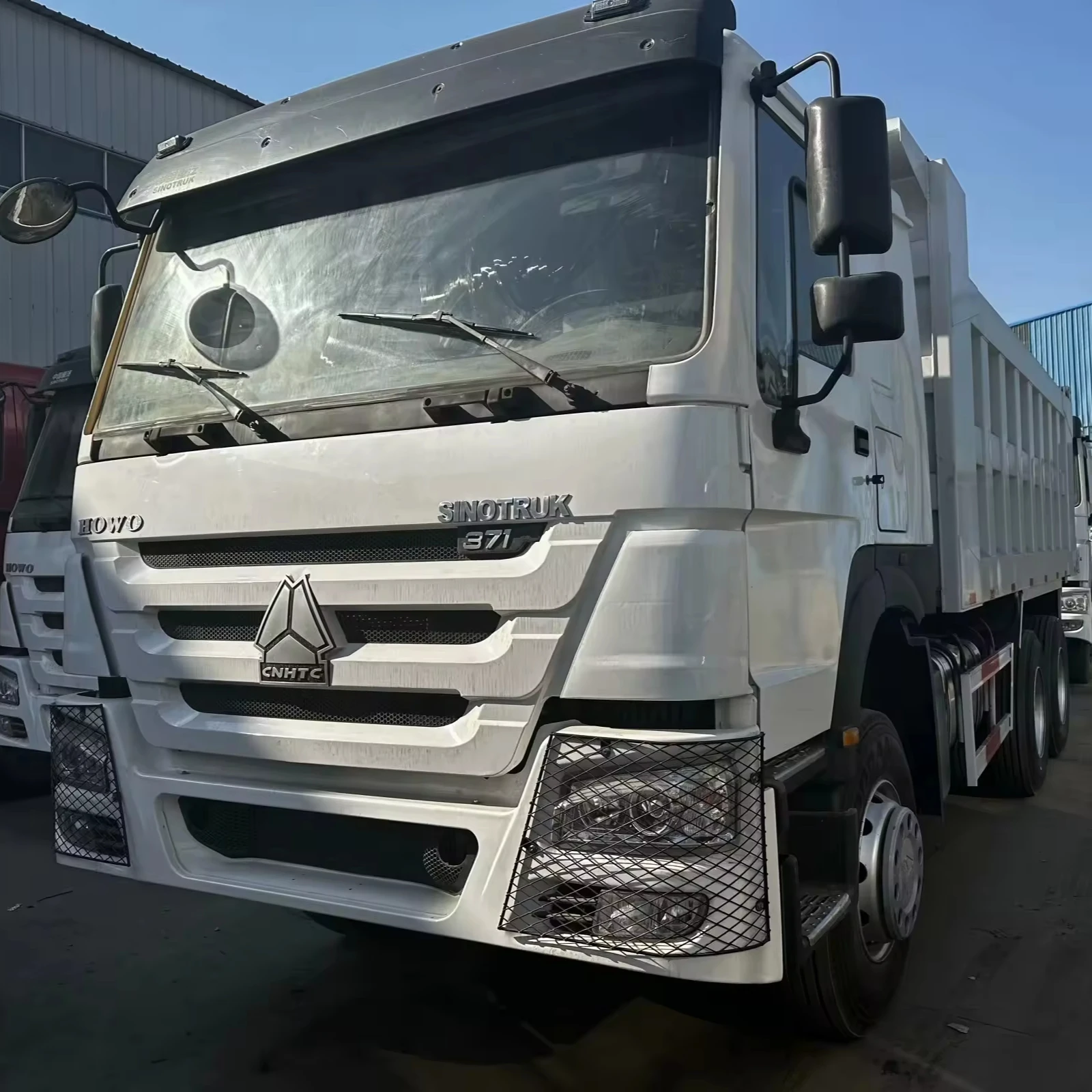 SINOTRUK HOWO белый Самосвал 6*4 Подержанный самосвал сделано в Китае с десятью шинами
