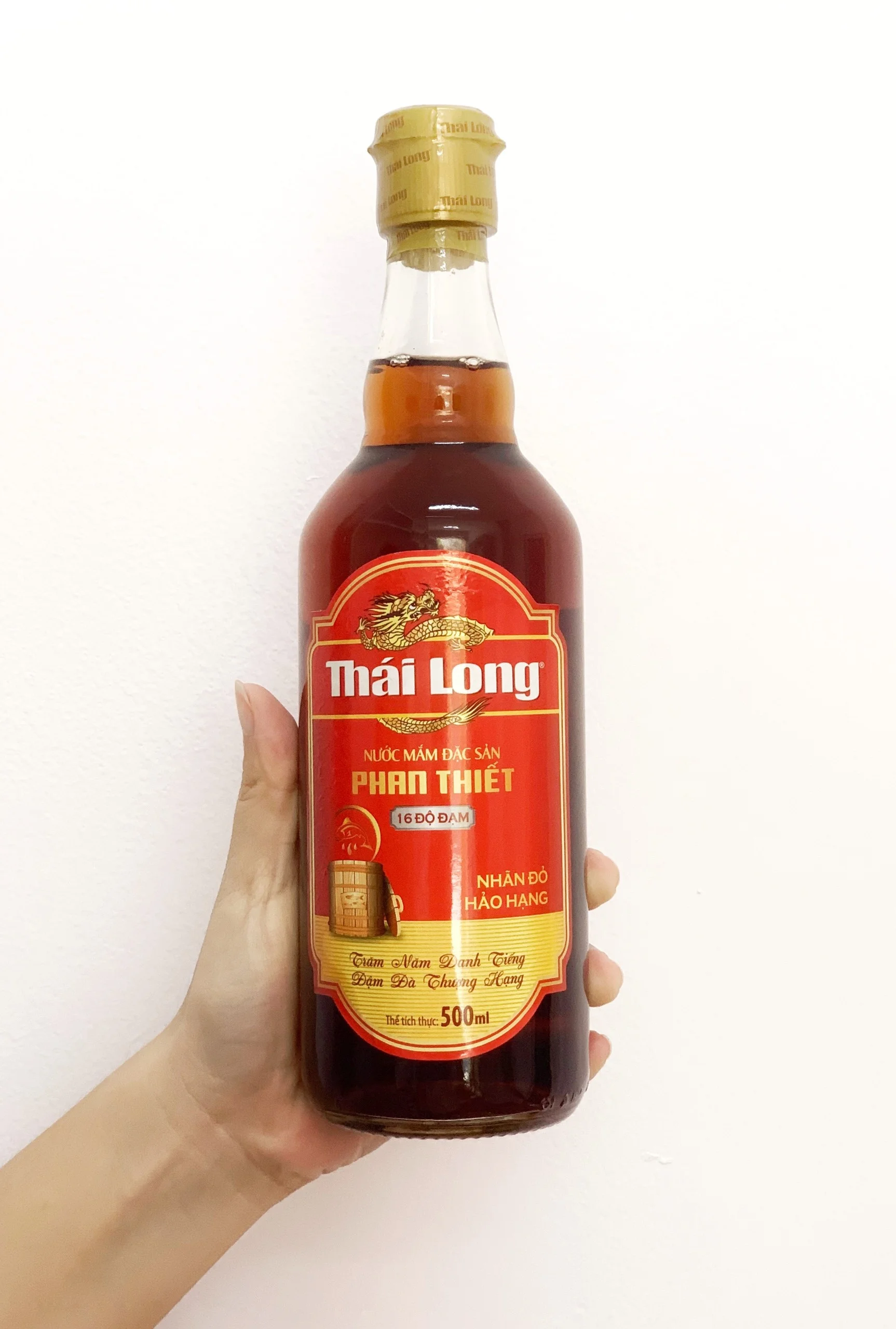 Traditional Phan Thiet fish sauce made from anchovy by Vietnam manufacturer with wholesale price