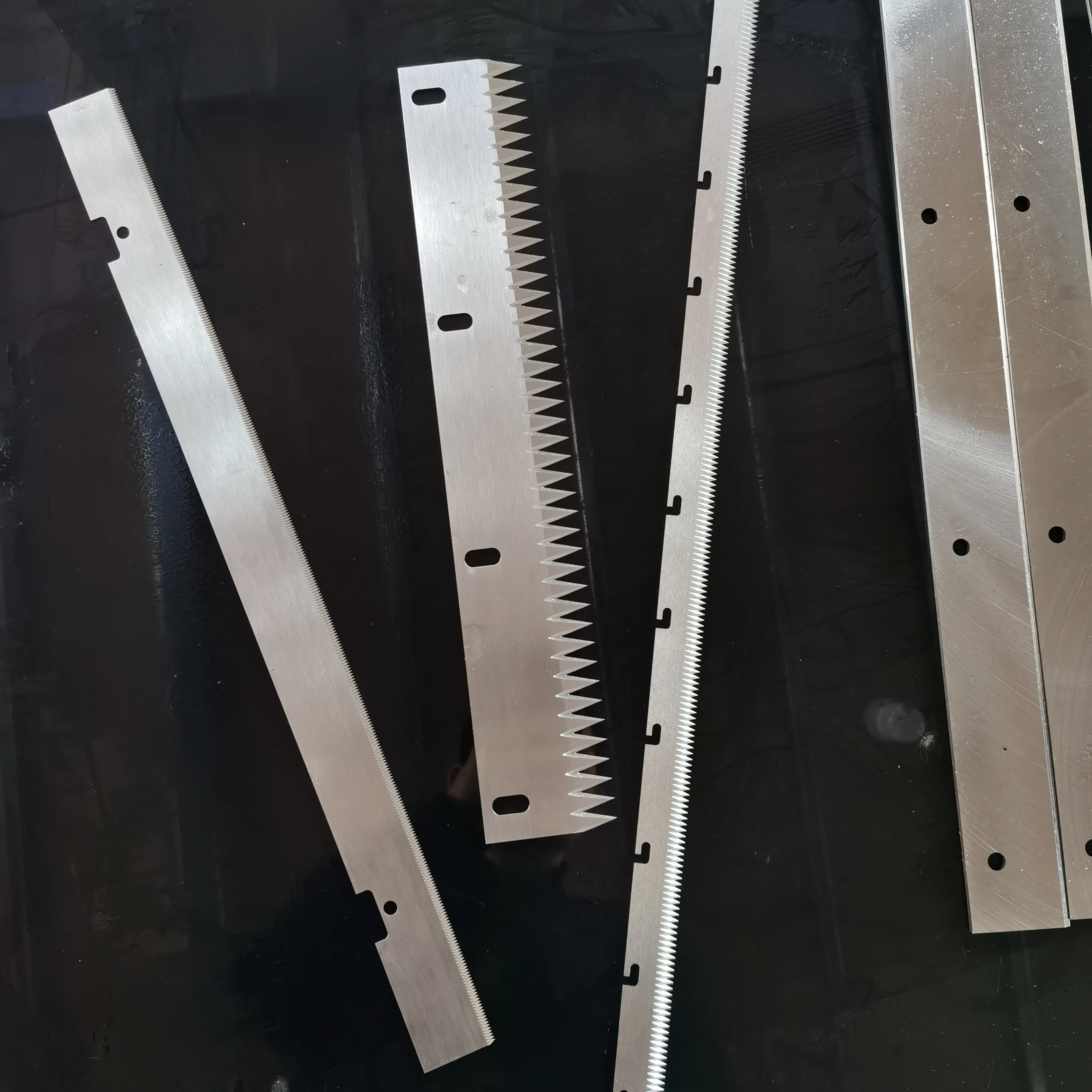 2022 Latest Design Industrial Packaging Machinery Tooth Blade Pack,Serrated Cutting Knife Sealing Packaging Machine Blade