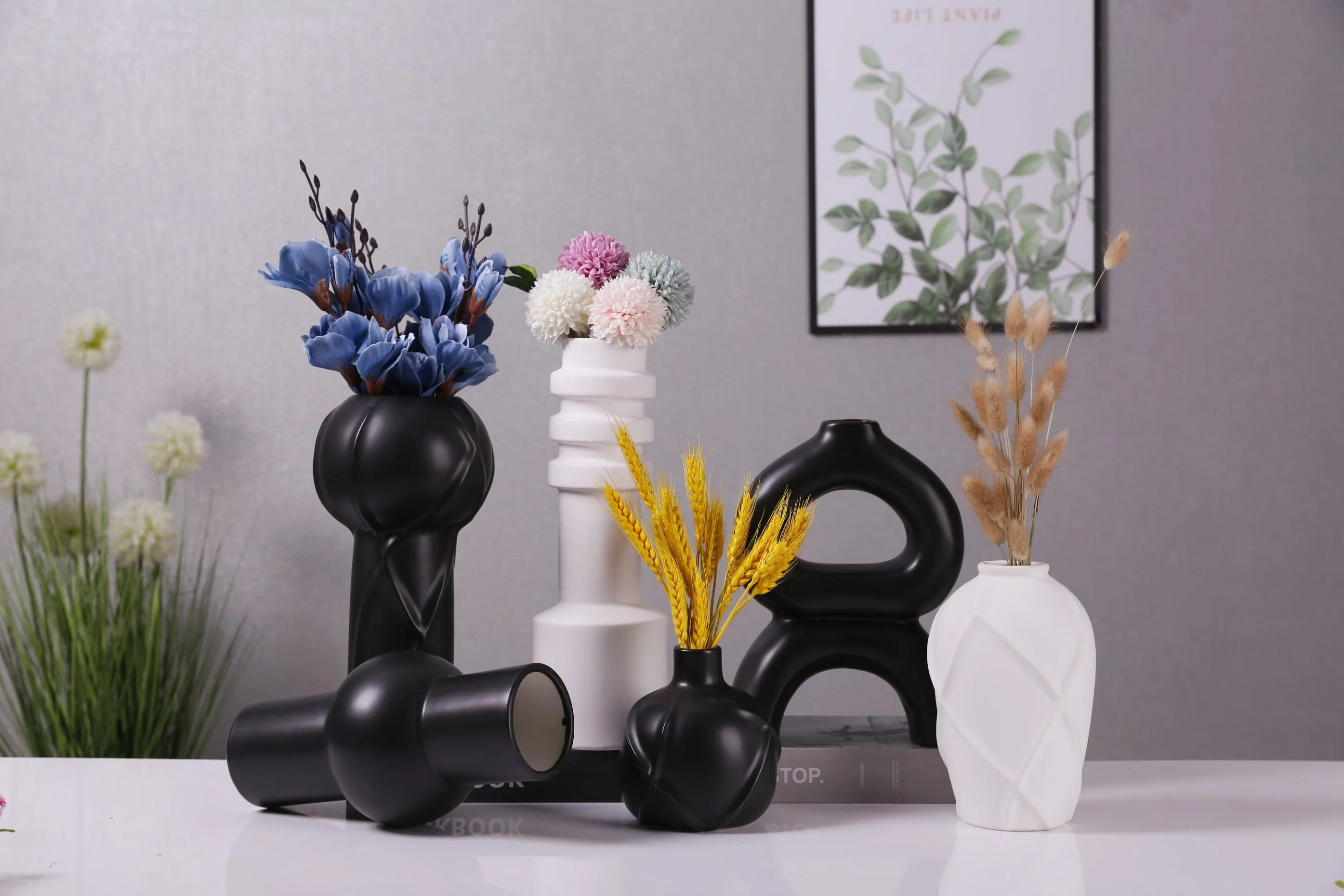 Nordic Style Geometry Shape Black White Tabletop Wheat Straw Porcelain Vase For Home Decor