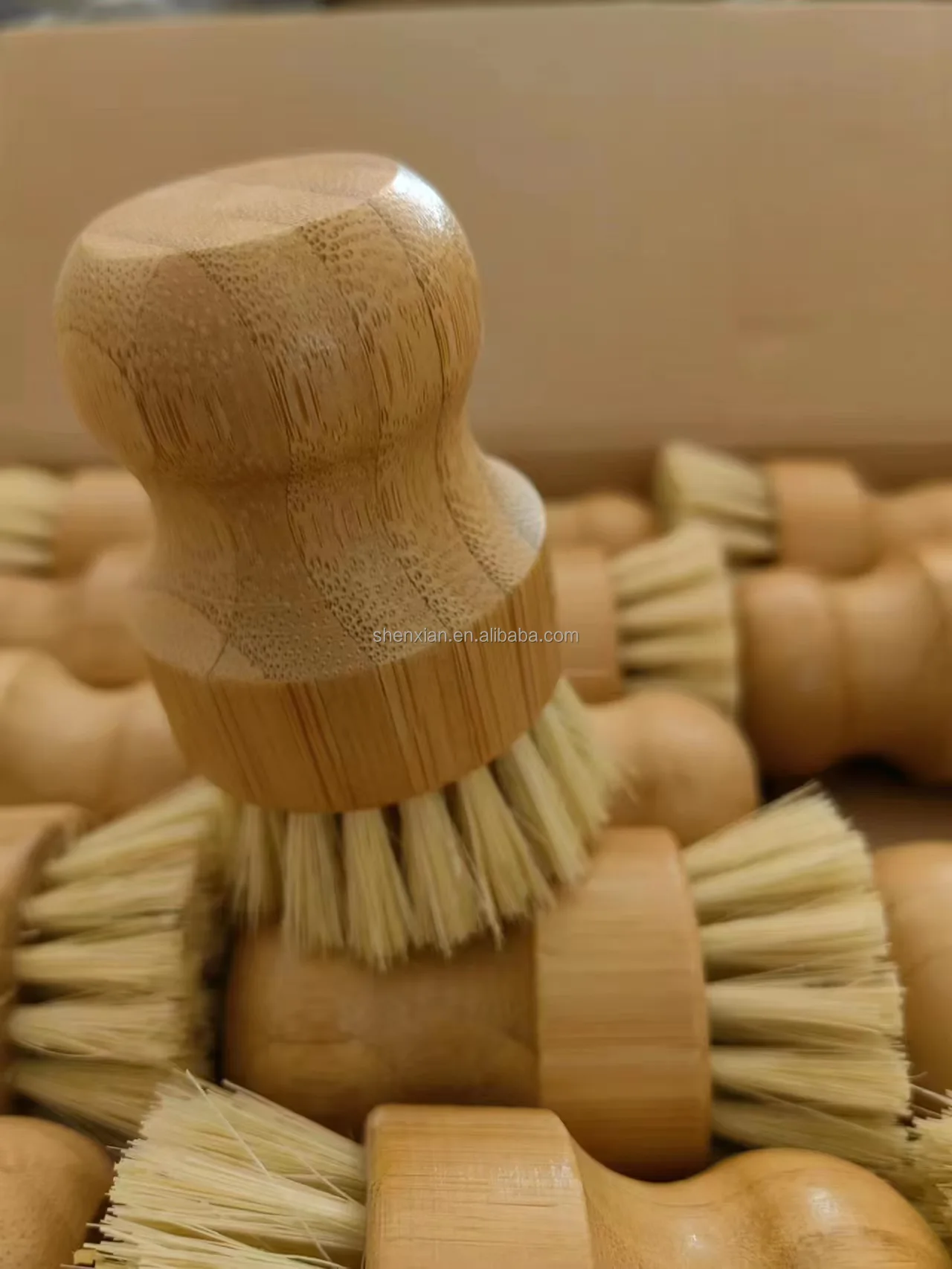 Hot Selling Kitchen Cleaning Brush Sisal Thick Brown Short Handle Round Dish Brush Dishwashing Bamboo Wood Pot Brush