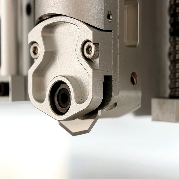 Yuchen Apparel flatbed cutter fabric vibrating knife cutting machine with CE certification