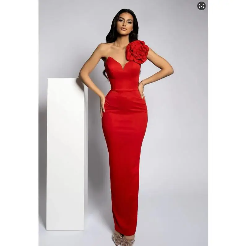 Женское вечернее платье на одно плечо