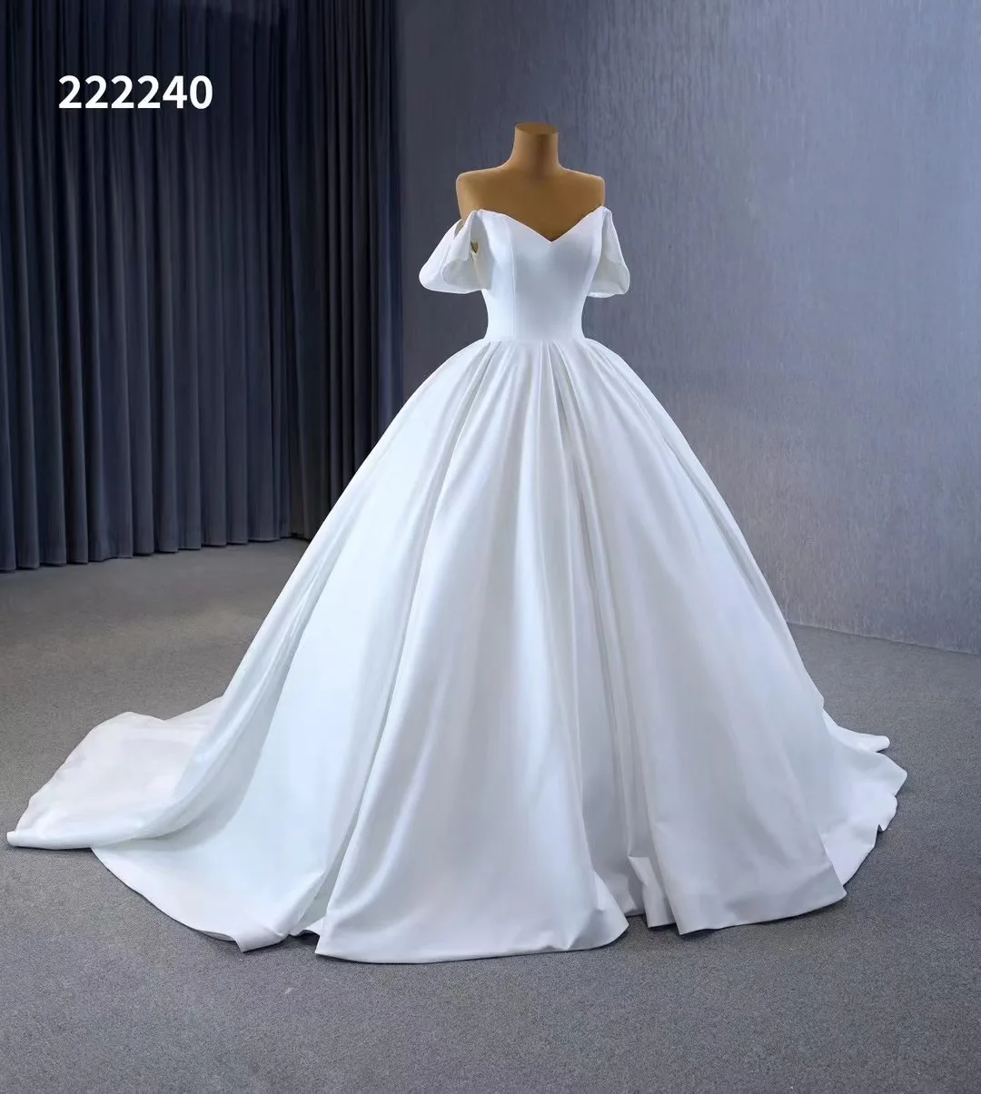Feishiluo New Simpler Soft Satin Outdoor Bridal  Ballgown Sexy Off-Shoulder Ivory Wedding Dresses Gowns Long Train Bride Dresses