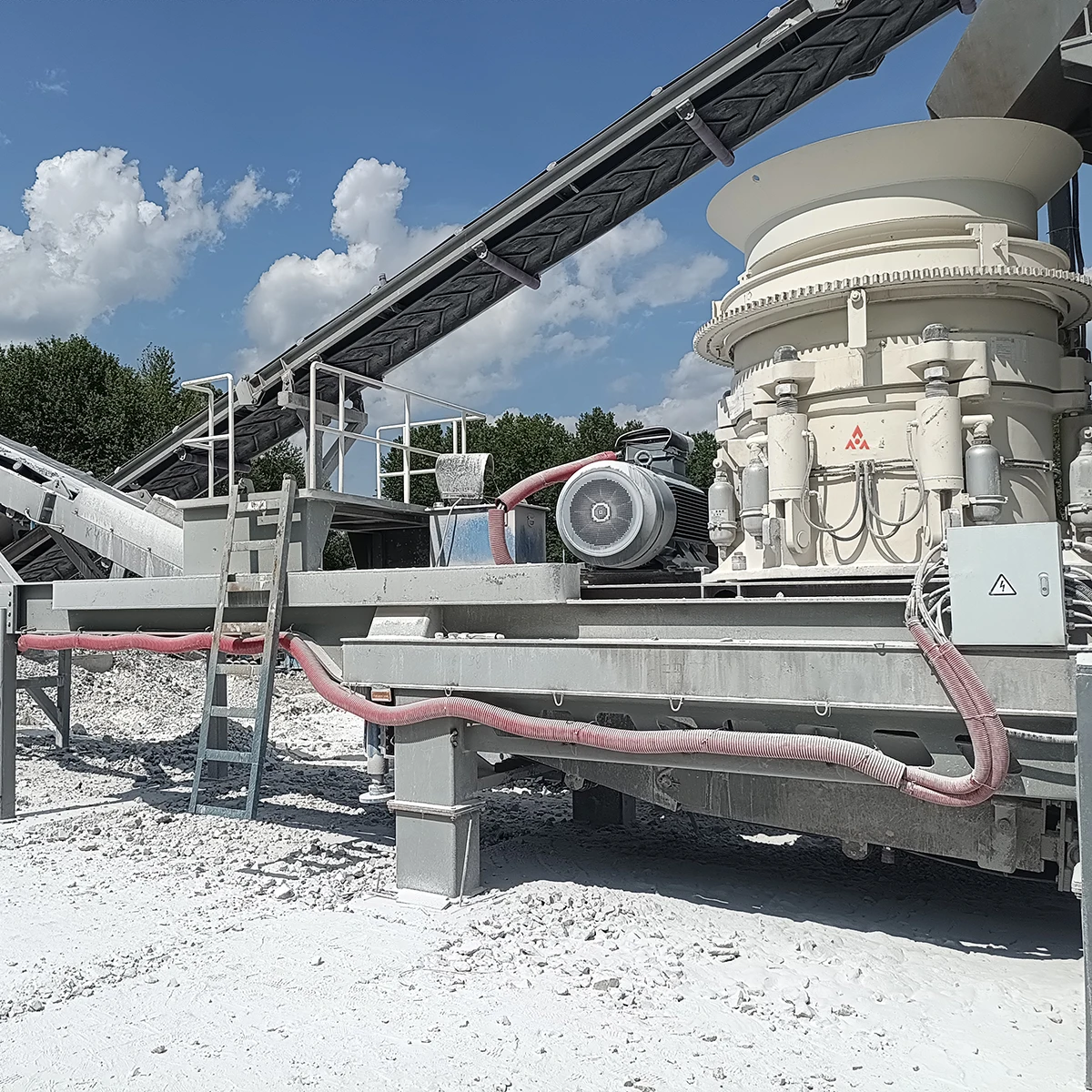 200tph Capacity Mining Quarry Granite Basalt Limestone Gravel Crushing Machine Price, Primary Concrete Rock Mobile Stone Crusher