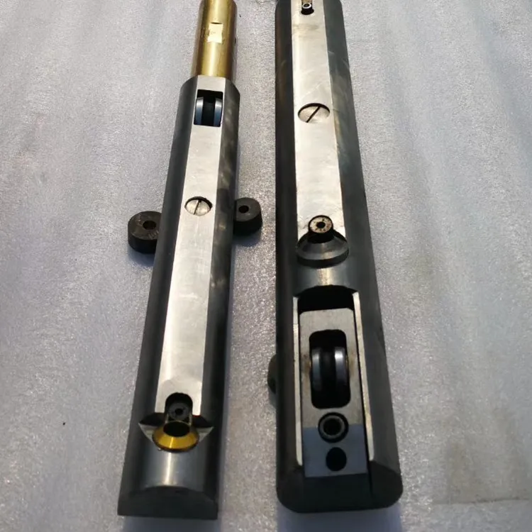 Устройство для удаления заусенцев из стальной трубы