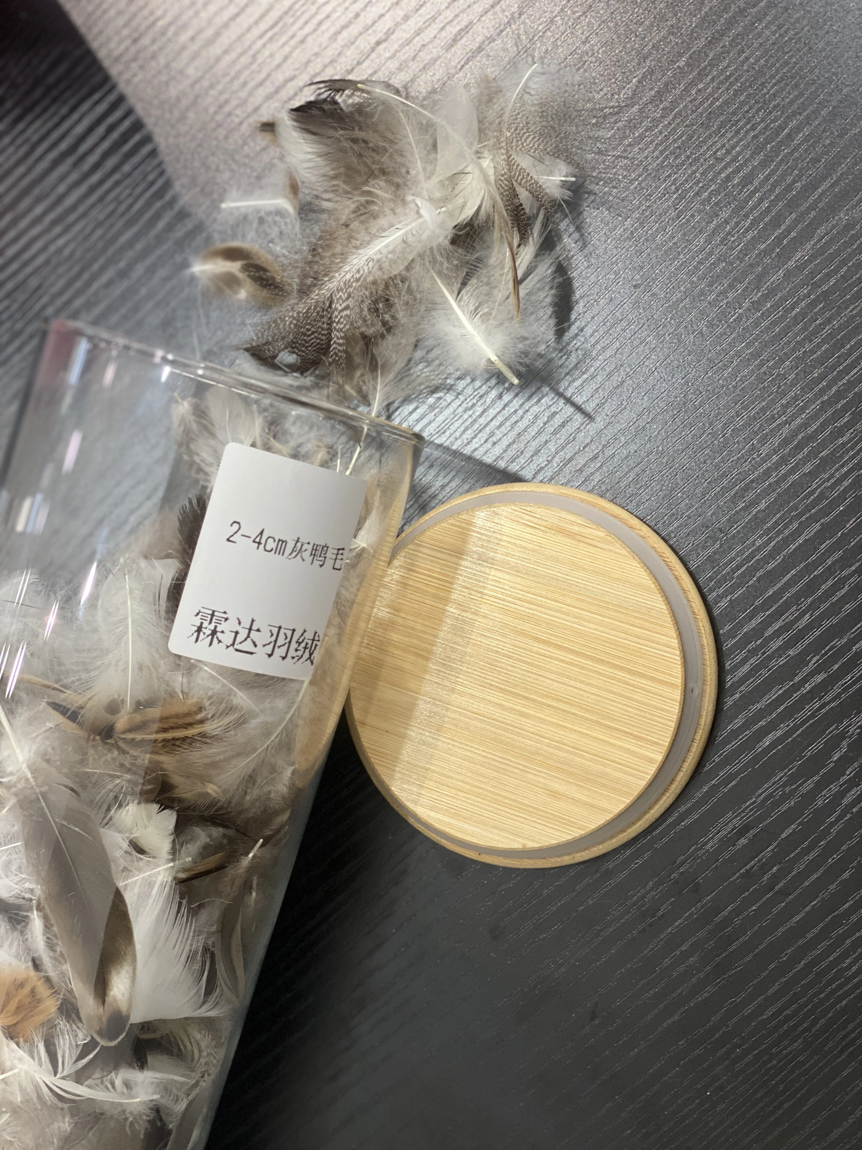 Clean, dust-free and odor-free 2-4cm washed 90% gray duck hair flakes sold wholesale