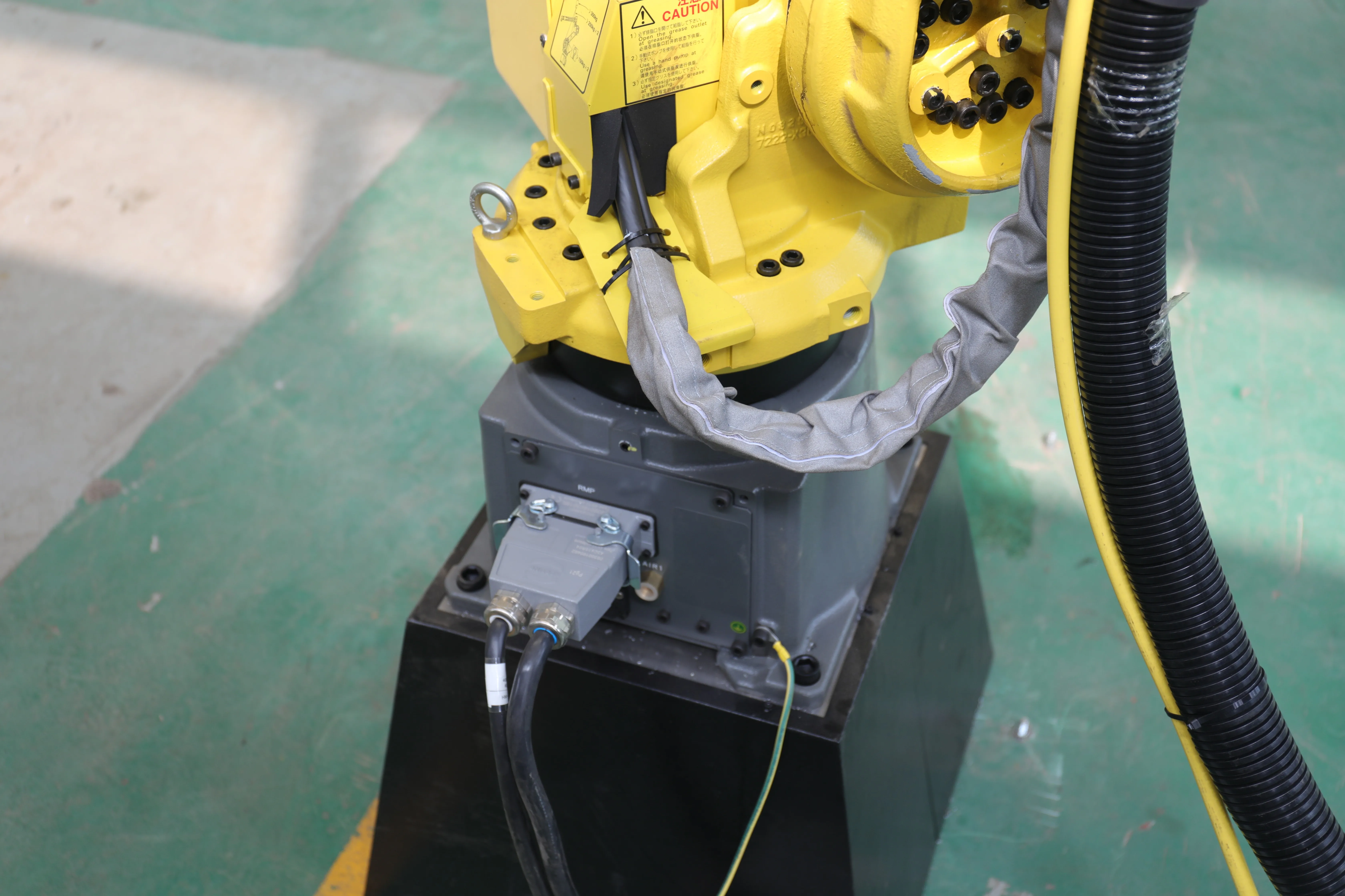 2022 NEW Gweike LW1800 3D Robot 1000W Fiber Laser Welding Machine for low price and high precision