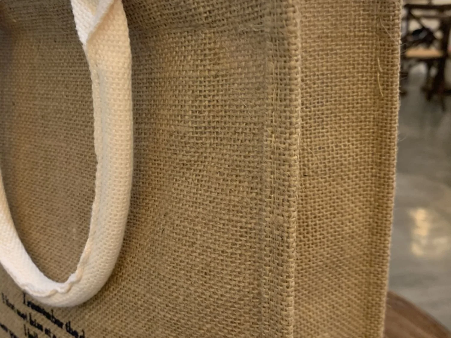 Wholesale Grocery Natural Reusable 100% Burlap shopping Jute Tote Bags with Soft Cotton Long Handles with zipper