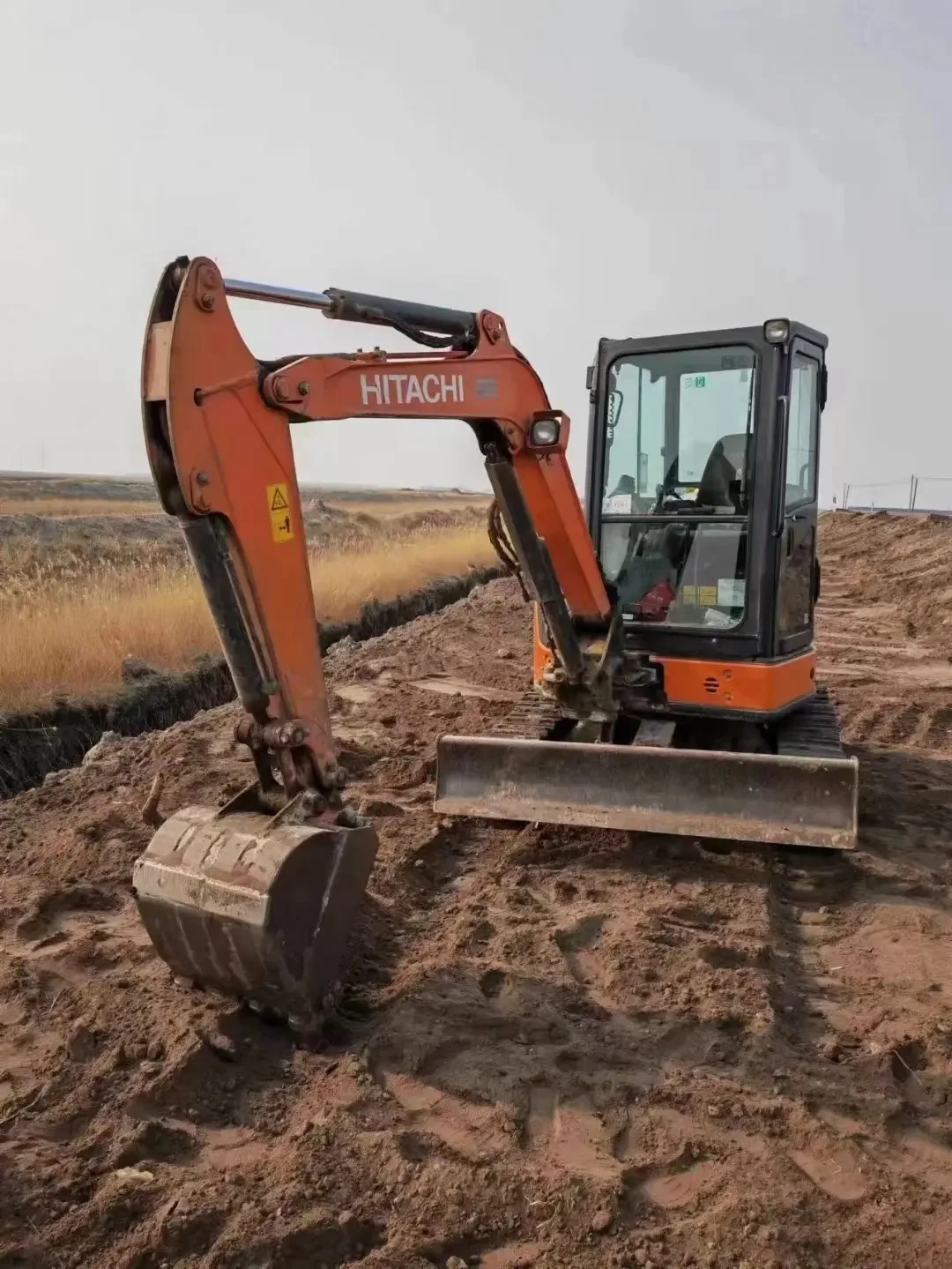 Б/у экскаваторы Hitachi ZX35/ ZX35/ZX60 5-тонные мини-экскаваторы продаются по низкой цене
