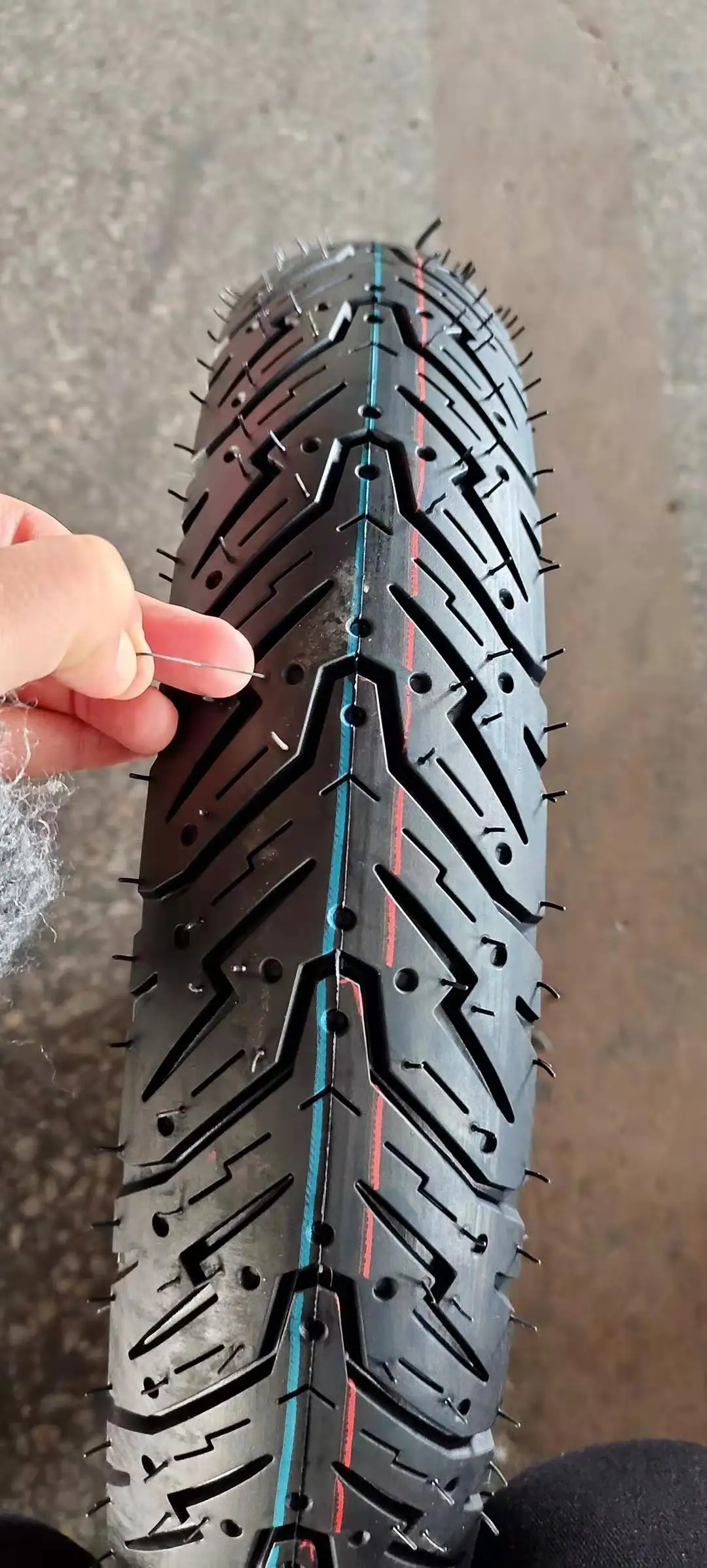 2.25-18 2.50-18 2.75-18 3.00-18 90/90-18 100/80-18 Motorcycle Wheels & Tires for sale