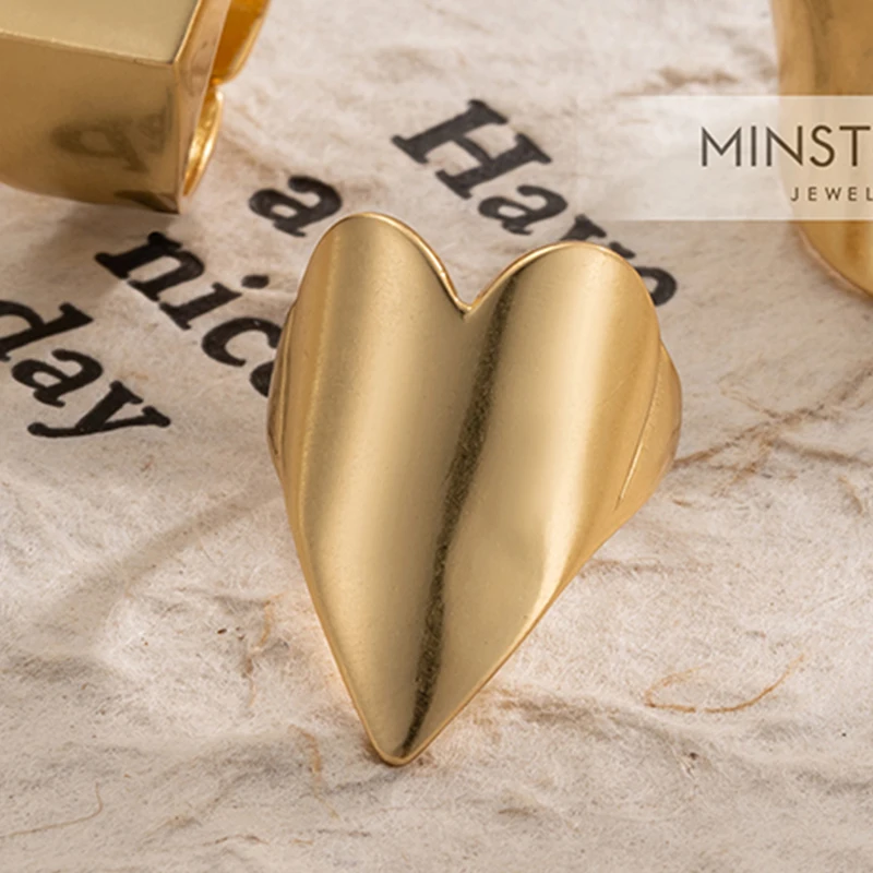 Hypoallergenic Matte Heart Rings Sets Marriage Tarnish Free Chunky Ring 18k Gold For Women