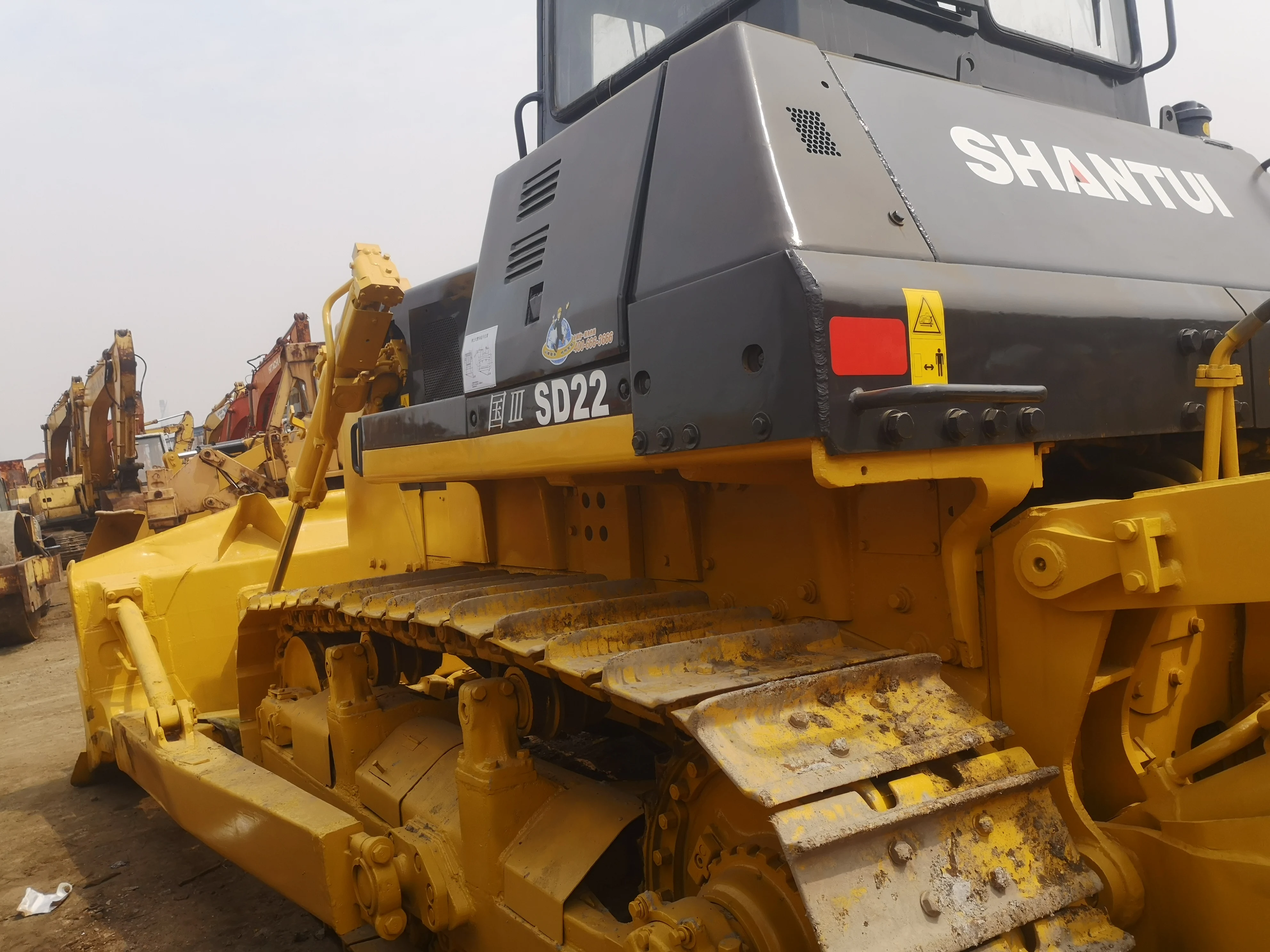 Гусеничный бульдозер SHANTUI SD22/SD26/SD32 23 т/40 т 270 л.с./340 л.с. на продажу