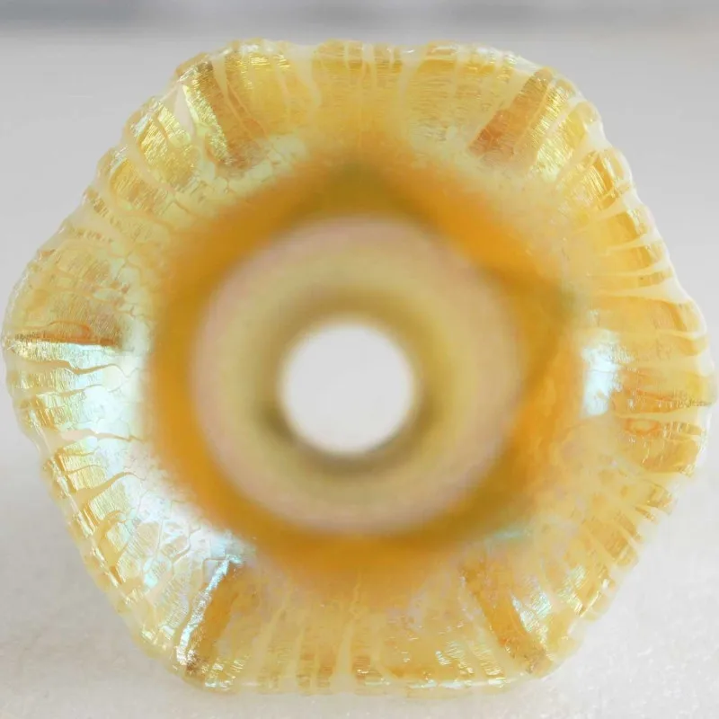 Античная стеклянная лампа оттенка зеленого белого и золотого цвета натянутое перо