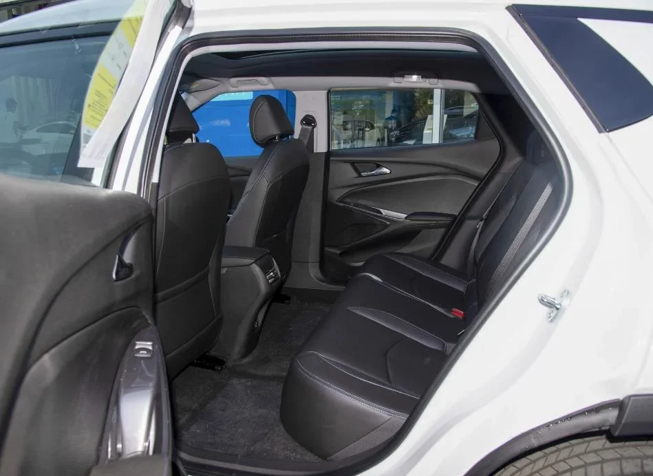 Eco-Friendly High Speed Electric Car with Pure Electric SUV Performance