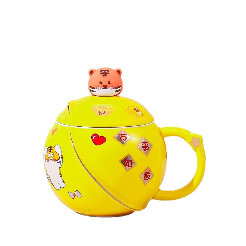 RTS Yellow 2022 New 3D Cute cartoon ceramic insulation milk mug Custom logo gold cover shop Coffee mug with handle