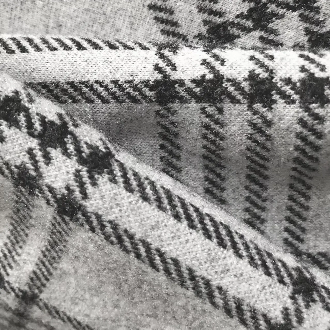 High Quality Custom Knit Jacquard 50% Polyester 50% Cationic Stripes Check Pattern Fabric for Costumes Materials