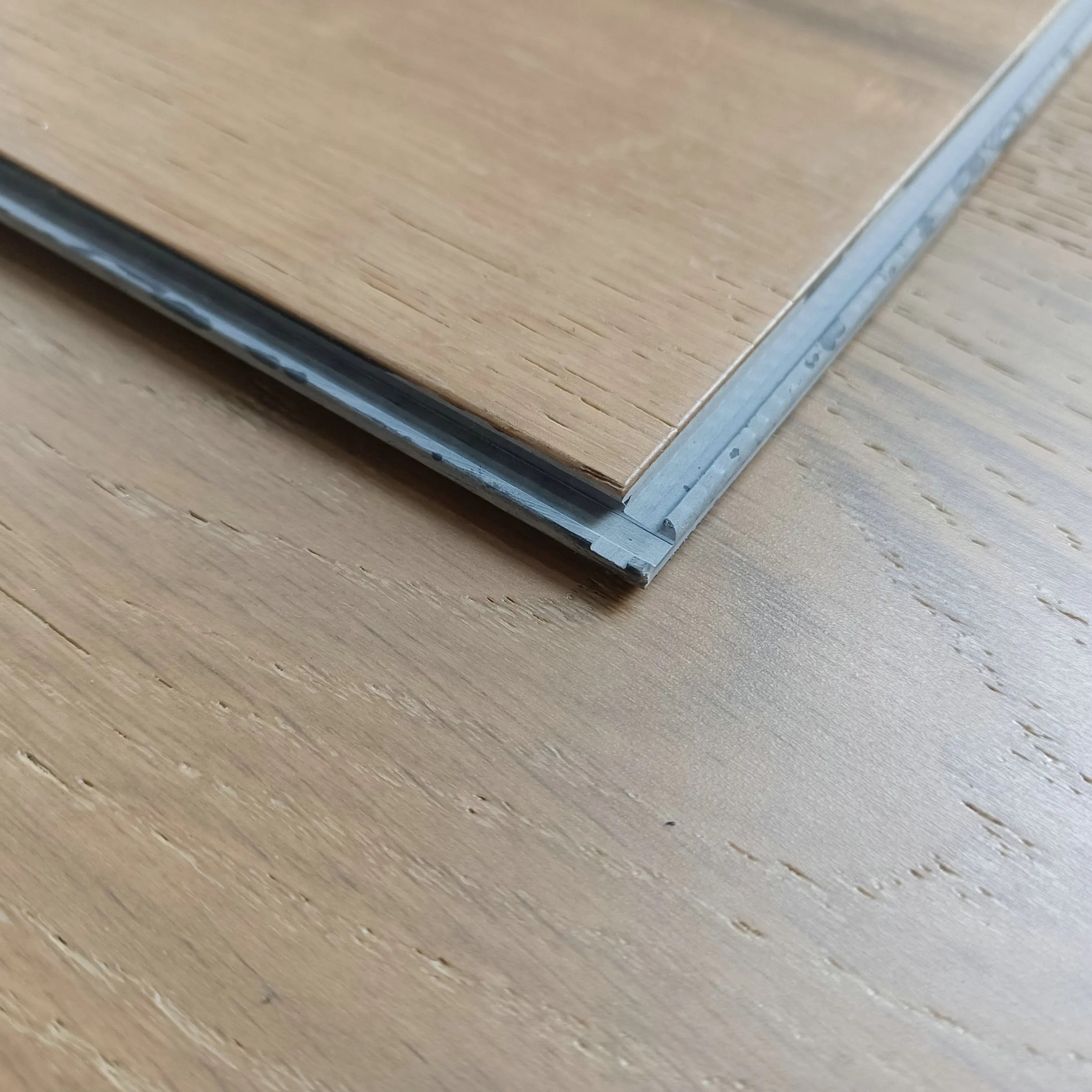 Engineered  SPC Flooring with Brush Texture Oak Real Wood Veneer