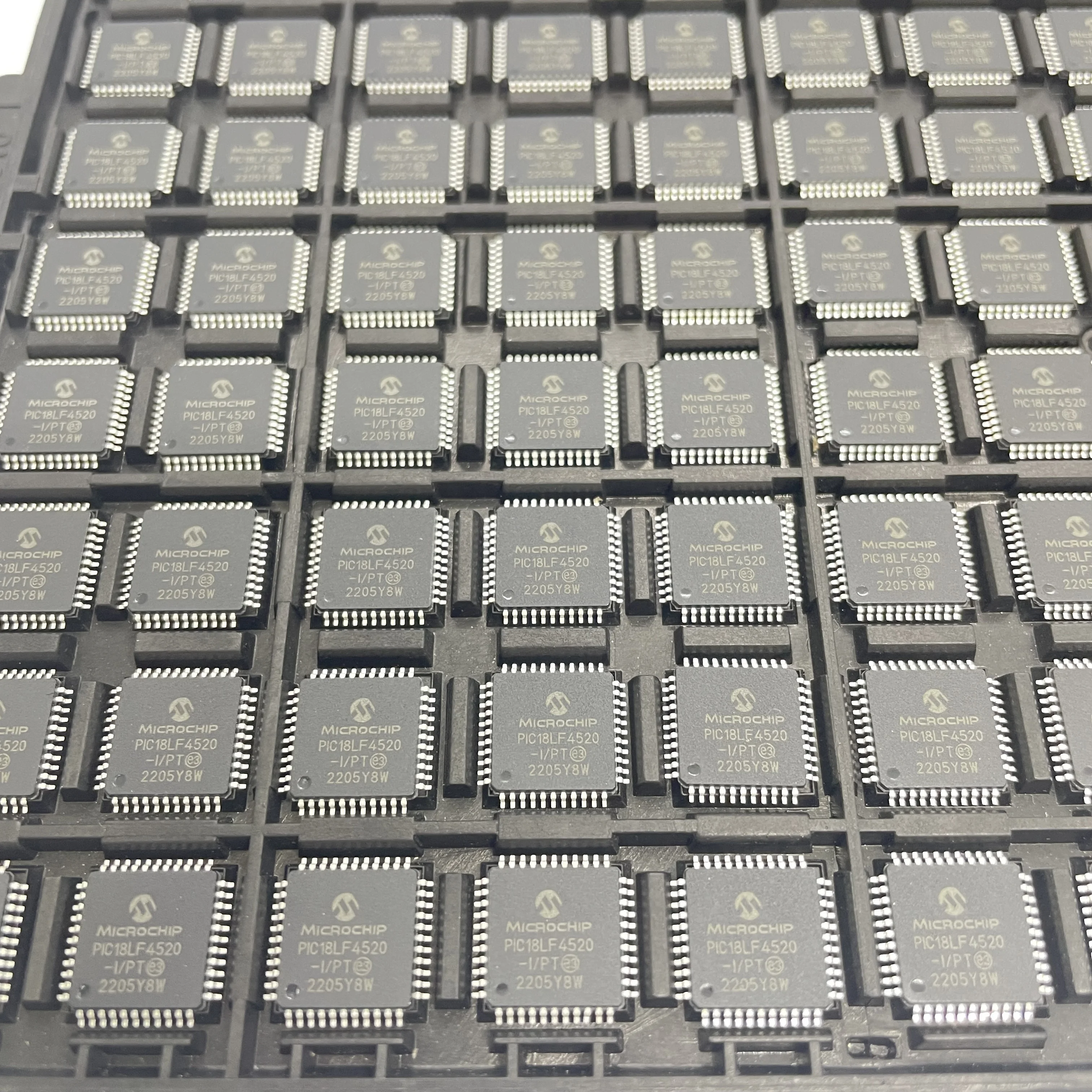 Electronic Components  PIC18LF4520-I/PT PIC18LF4520T-I/PT PIC18LF452-I/PT TQFP-44 New and Original (in stock)