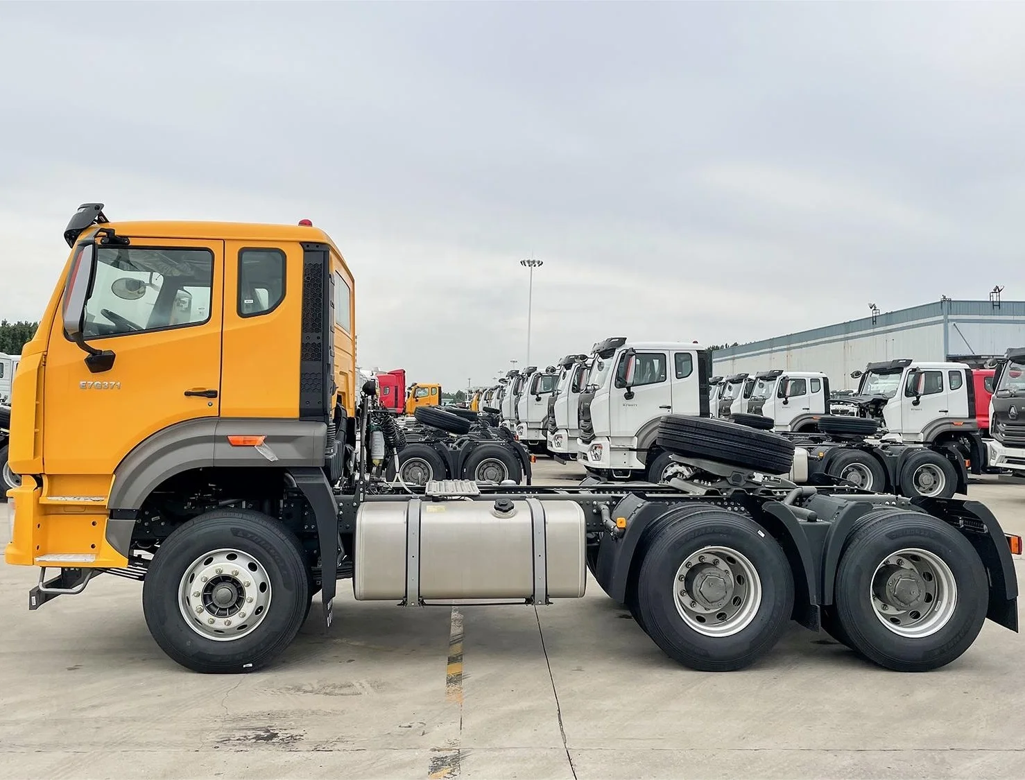 HOWO 380HP Тракторные грузовики Низкая цена Распродажа sino грузовик
