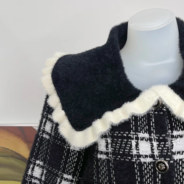 Wholesale womens spring autumn bomber jacket white black turn-down collar knit jacket