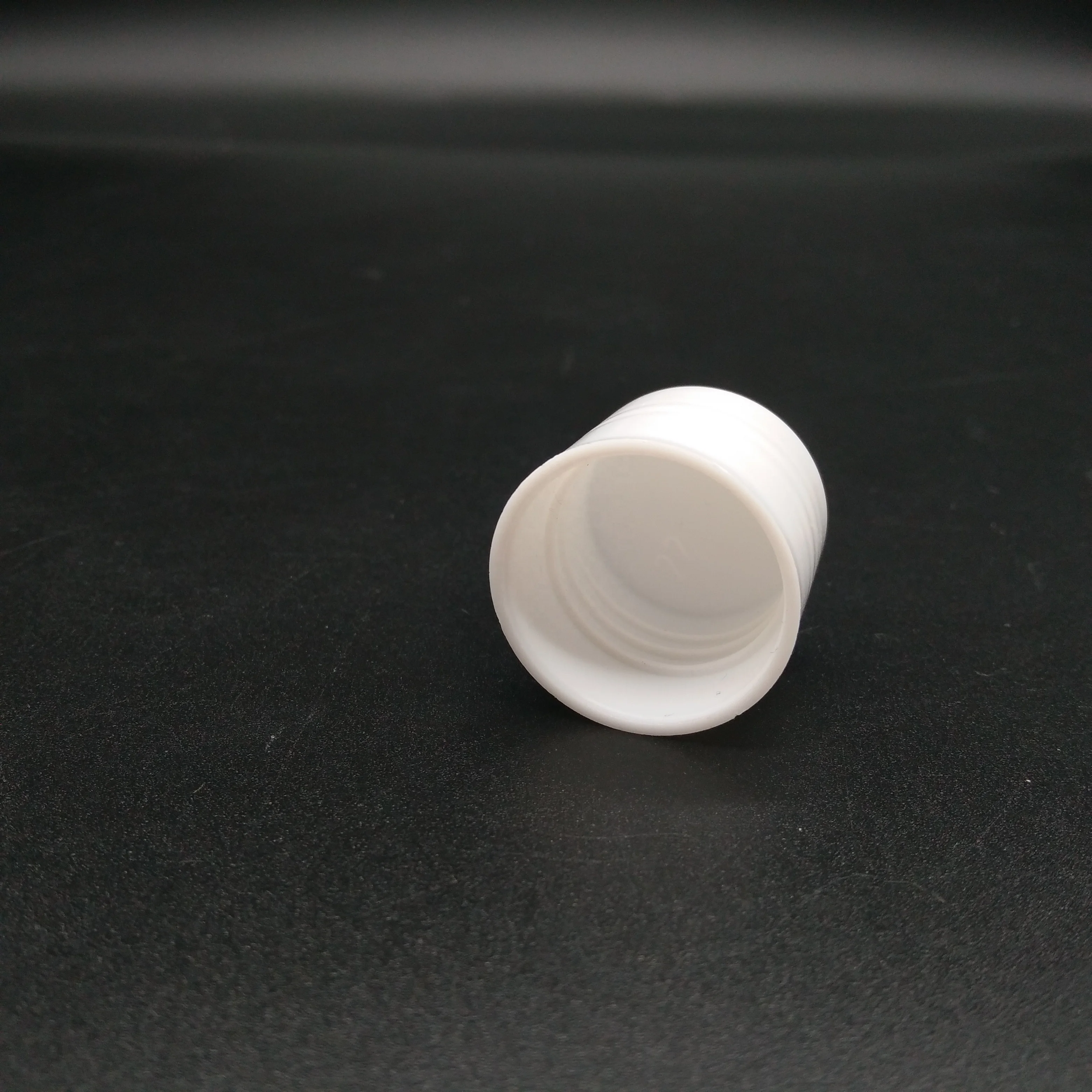 Wholesale customized good quality standard size non spill plastic cap for toothpaste tube