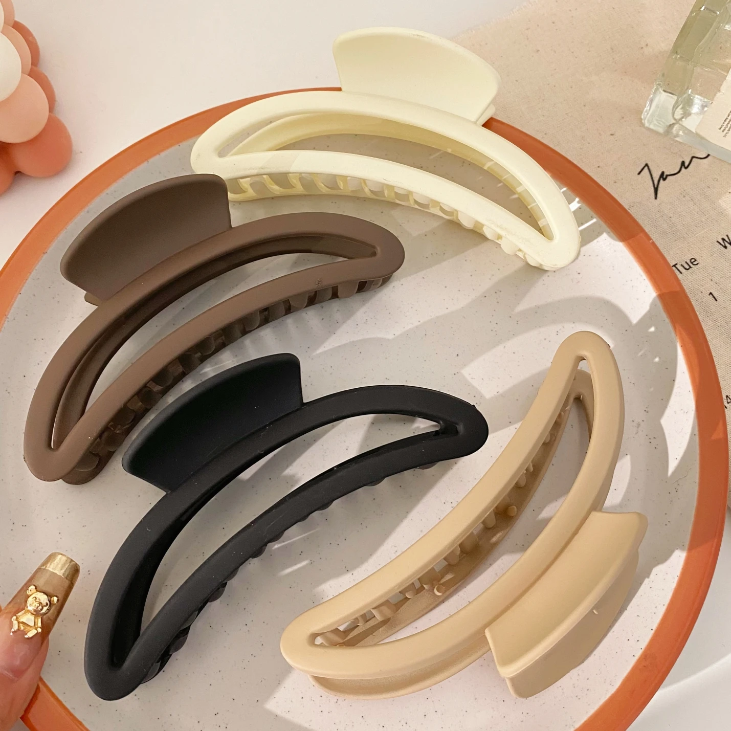 Korean Elegant Fashion Hair Accessories Banana Shape Plastic Matte Large Size Plastic Hair Claw Clips For Woman Girls