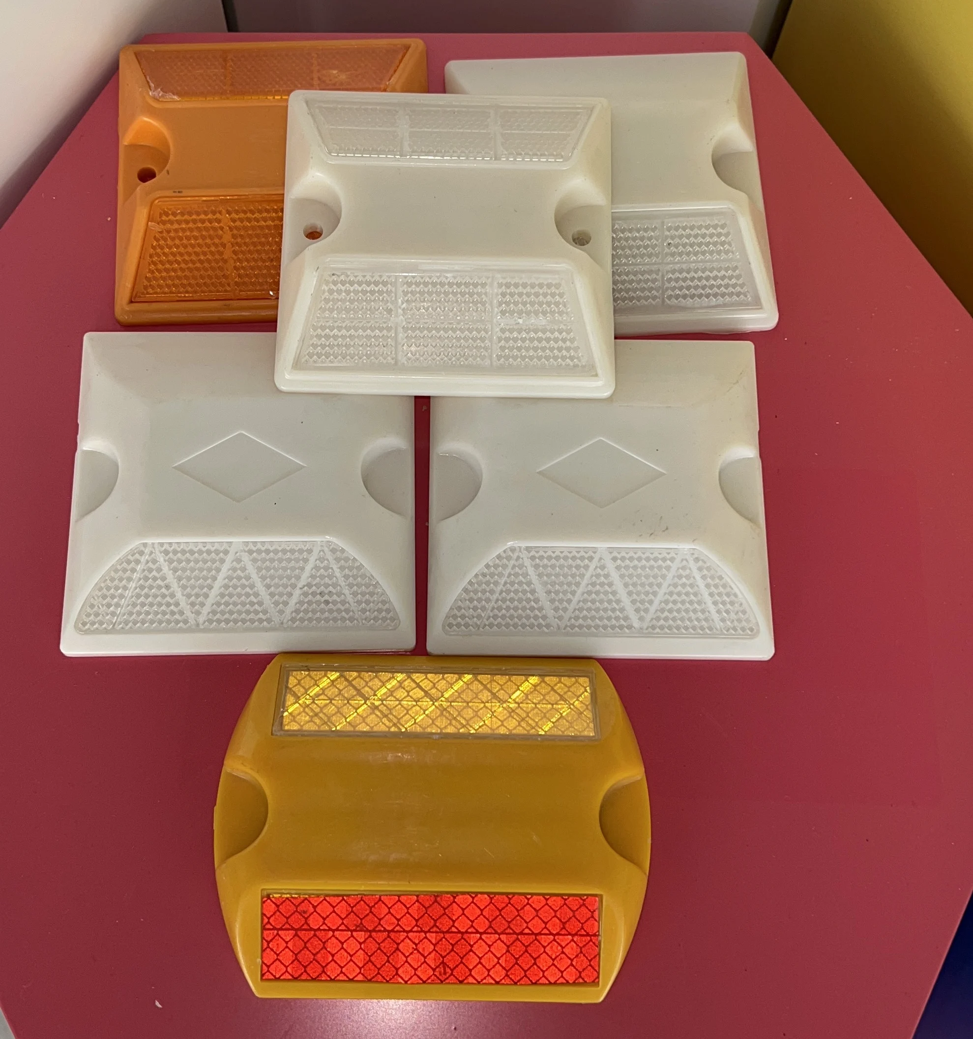 Bargain Sale High Compressive Strength Plastic Solar Road Stud Reflectors for Clearly Visible at Night