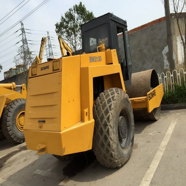 Вибрационный однобарабанный дорожный уплотнитель Bomag BW213D хорошее состояние 10 тонн 12 13 14