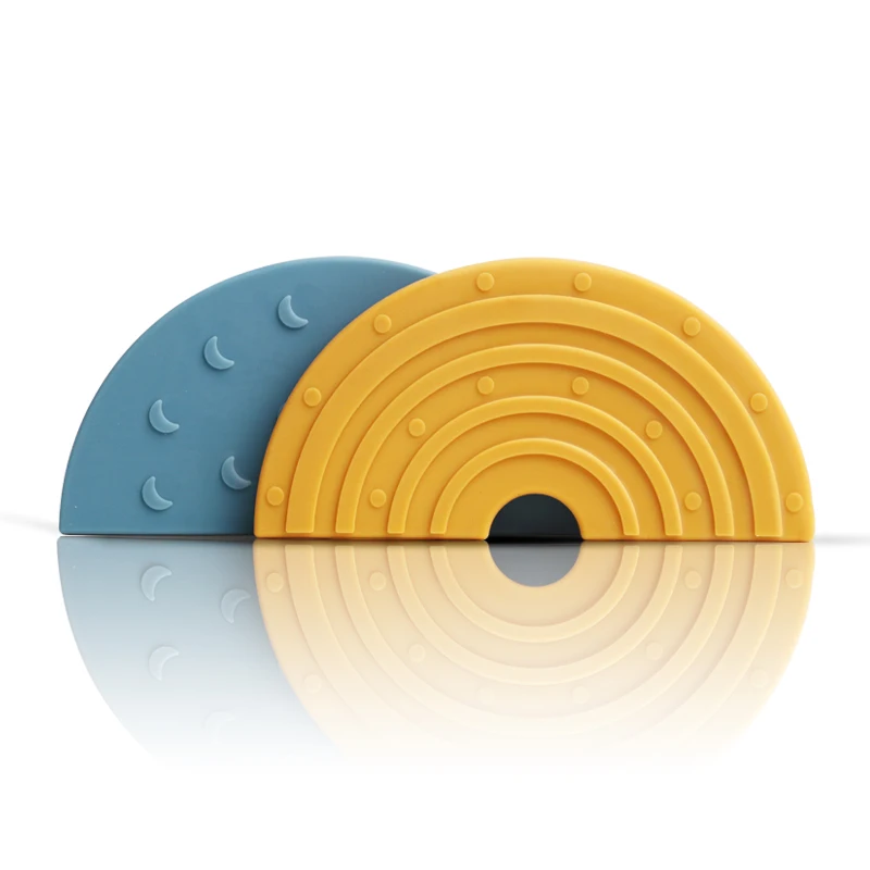 2021 new design  BPA free natural rubber Organic Silicone customized rainbow baby teethers rattle ring  gift set