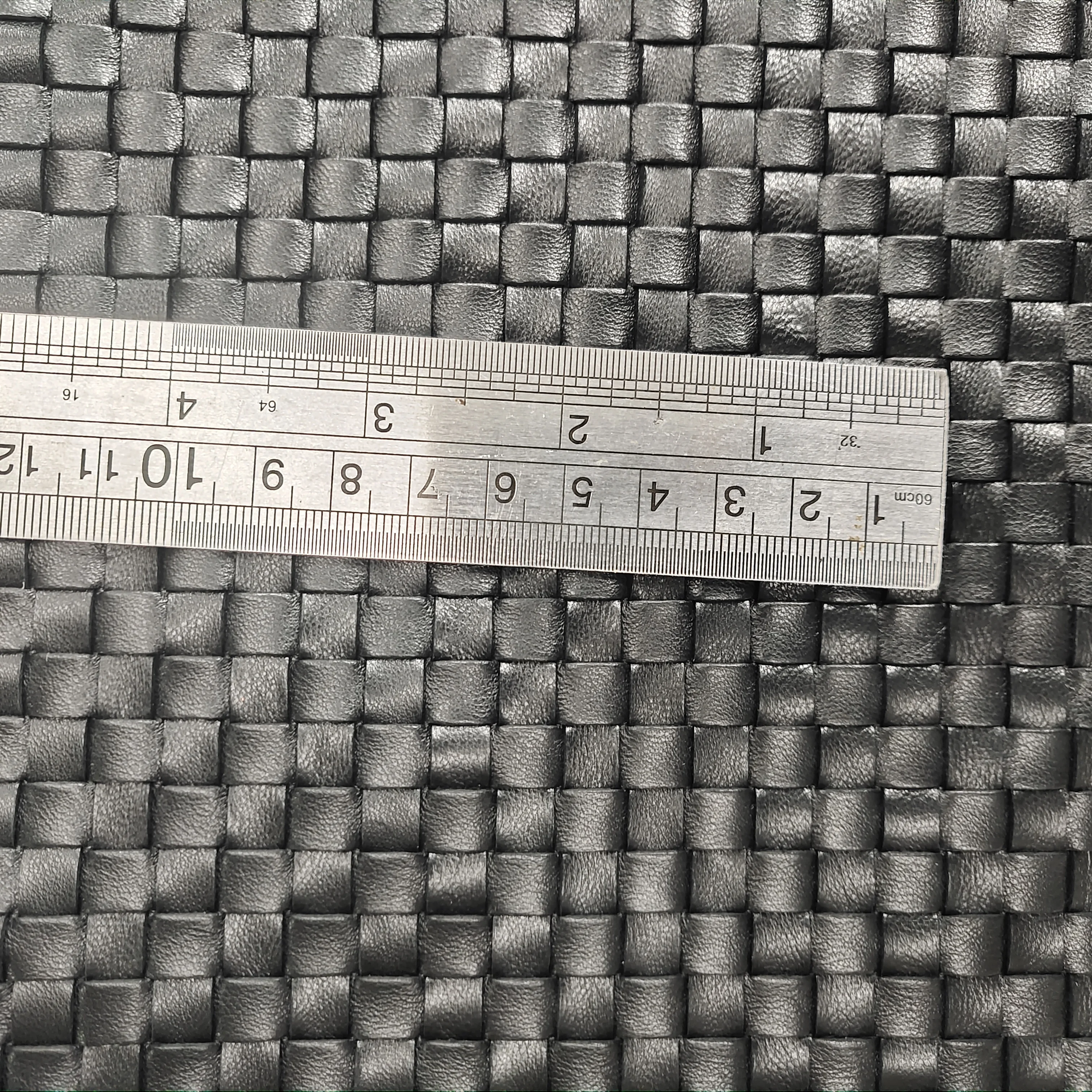 1.0cm*1.0cm Woven Pattern Sheep Leather Genuine Sheepskin for Garment Gloves Wallet
