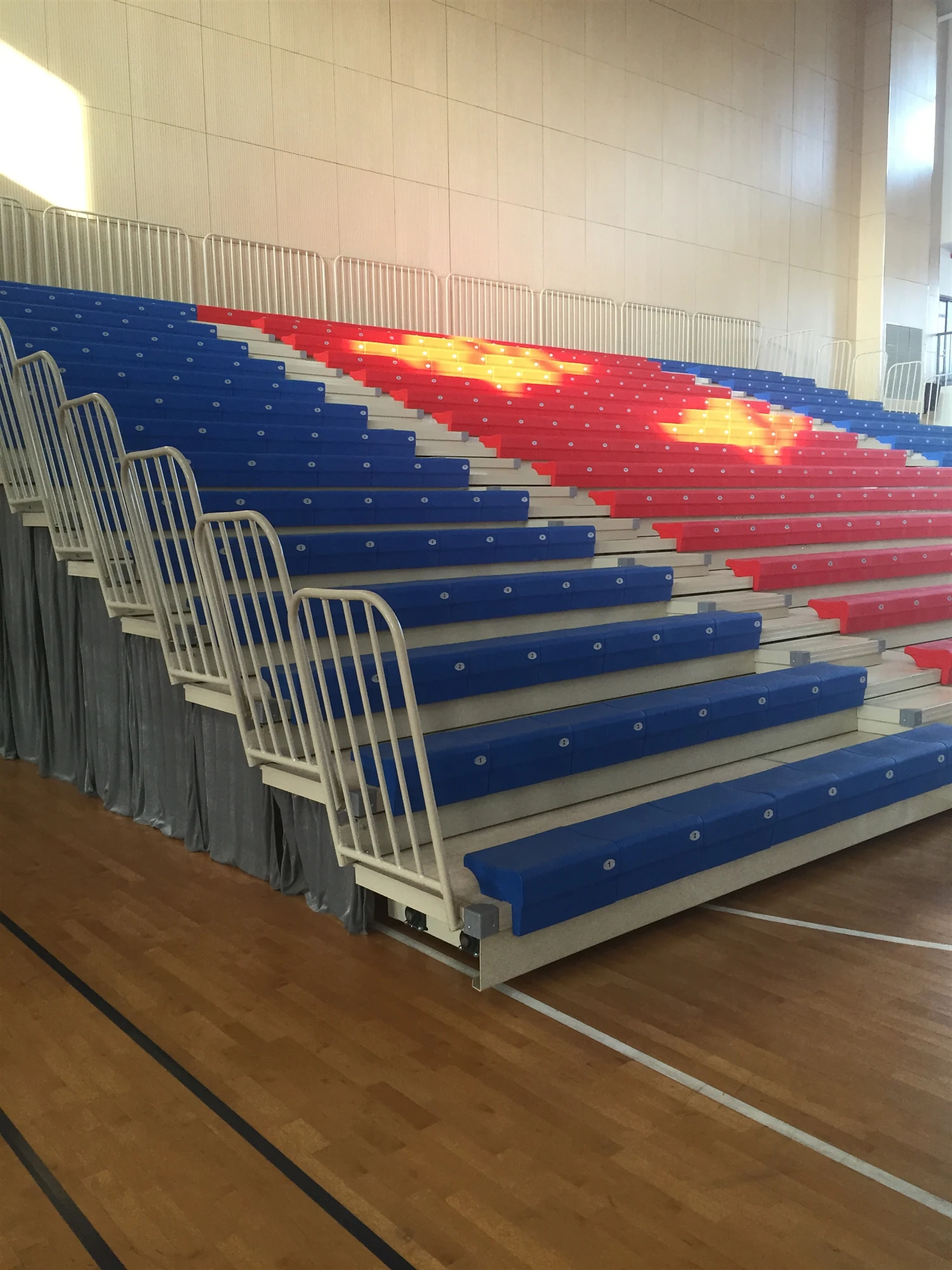 
Factory price indoor gym Retractable bleacher mobile telescopic tribune with folding chair 