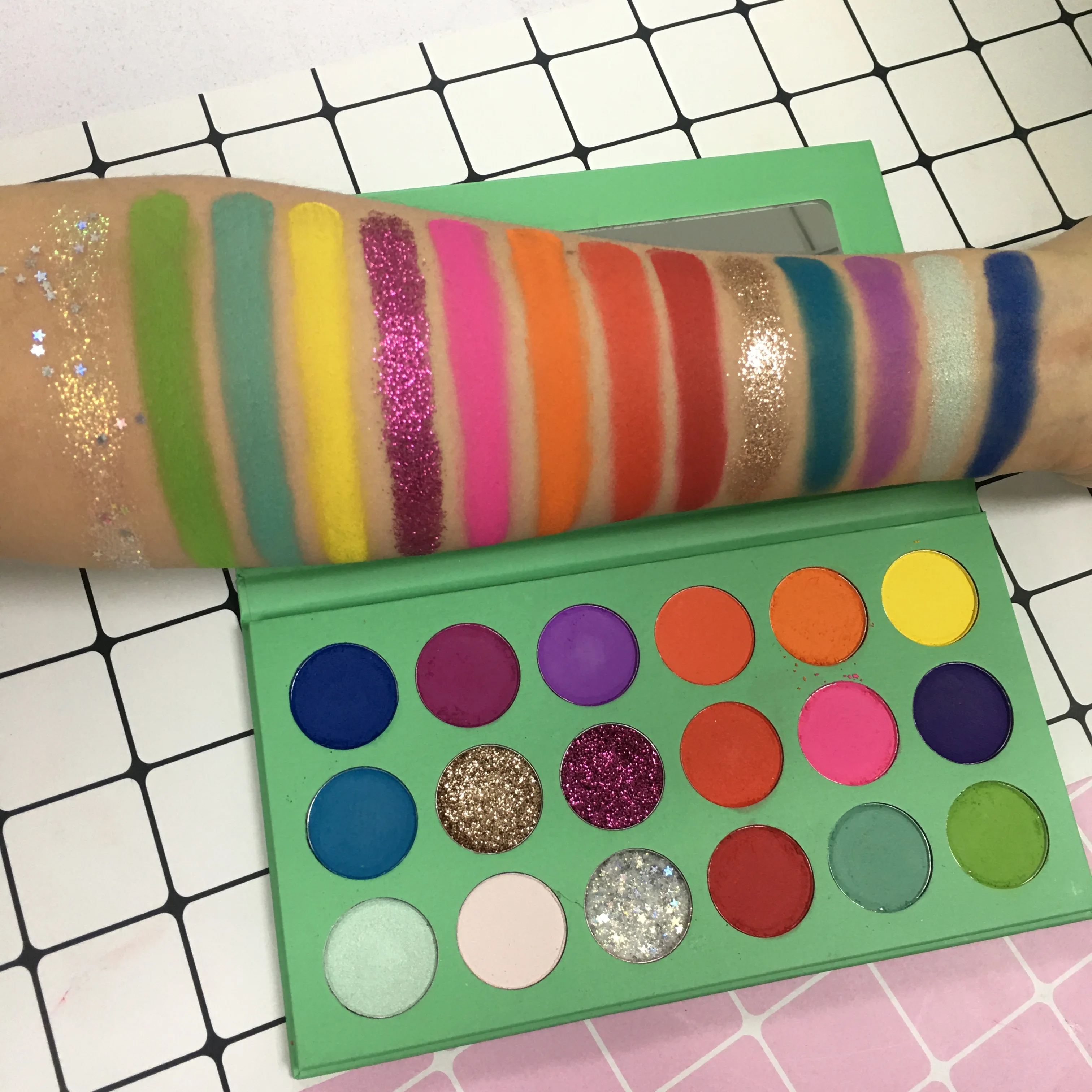 green 18colors vegan  private label high pigment matte glitter custom eye shadow palette