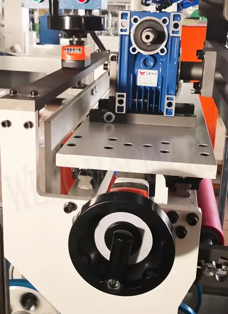 Машина для обмотки дверей, изготовленная по дереву