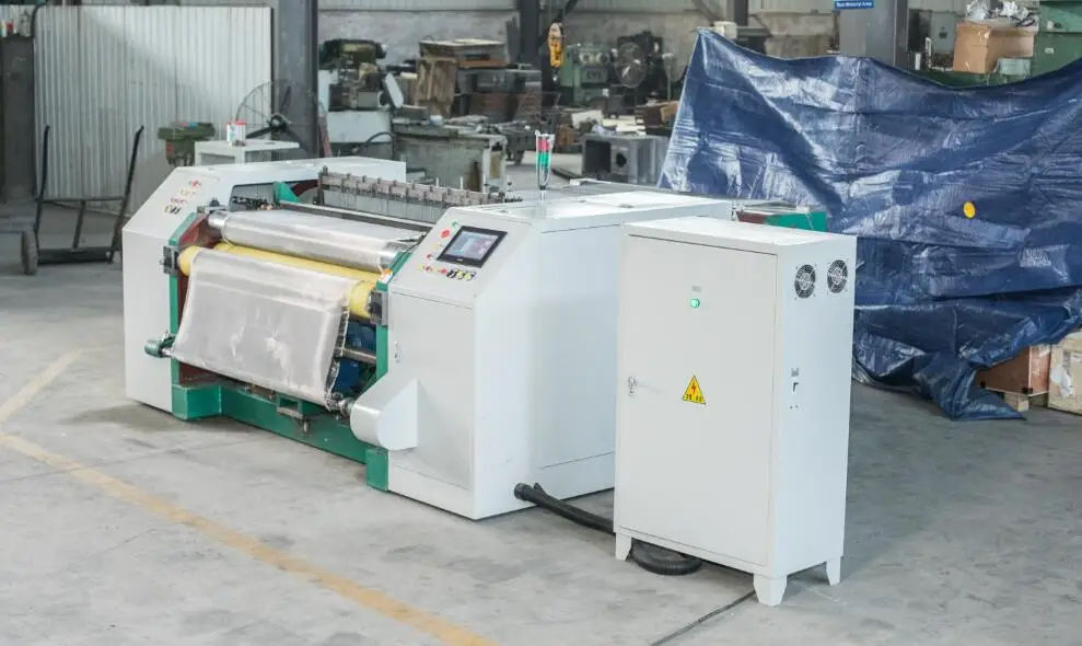 High efficiency and energy saving shutless wire mesh weaving machine making metal fence