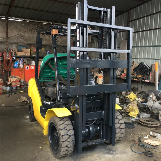 Подержанный японский вилочный погрузчик Komatsu 3 тонны дизельный FD30 для продажи в Шанхае